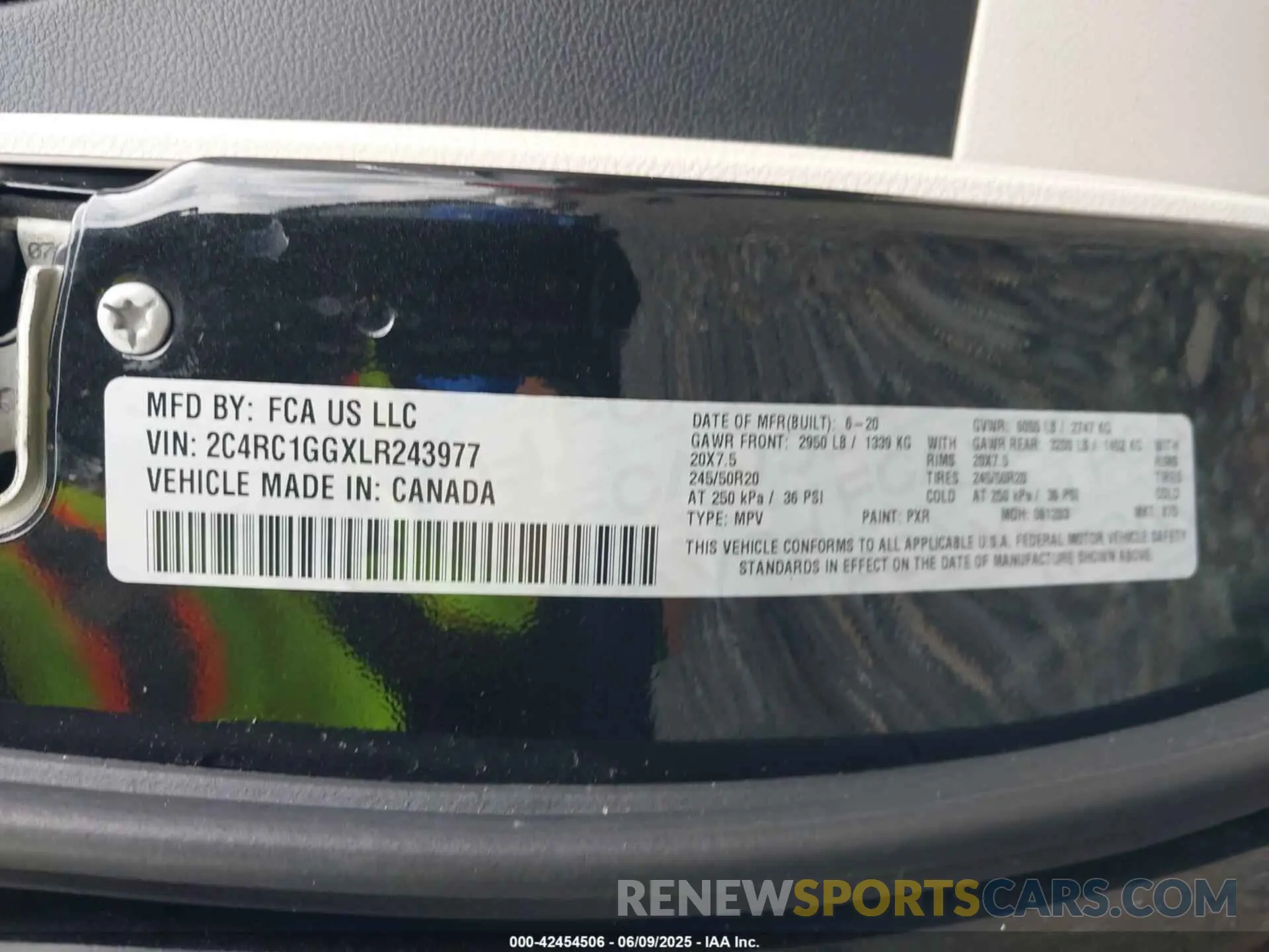 9 Photograph of a damaged car 2C4RC1GGXLR243977 CHRYSLER PACIFICA 2020