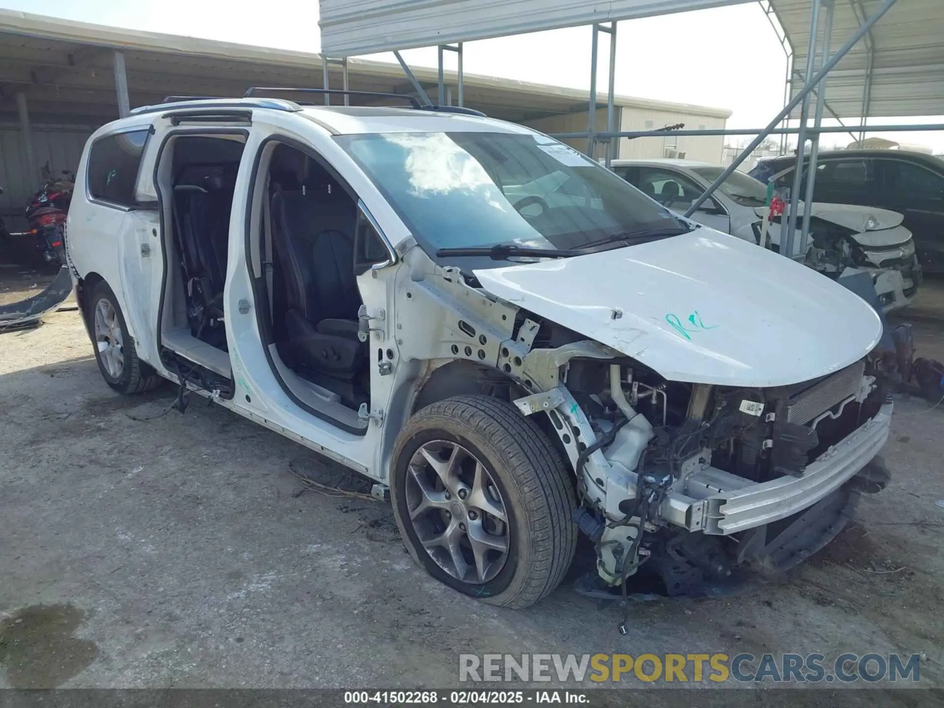 1 Photograph of a damaged car 2C4RC1GGXLR276588 CHRYSLER PACIFICA 2020