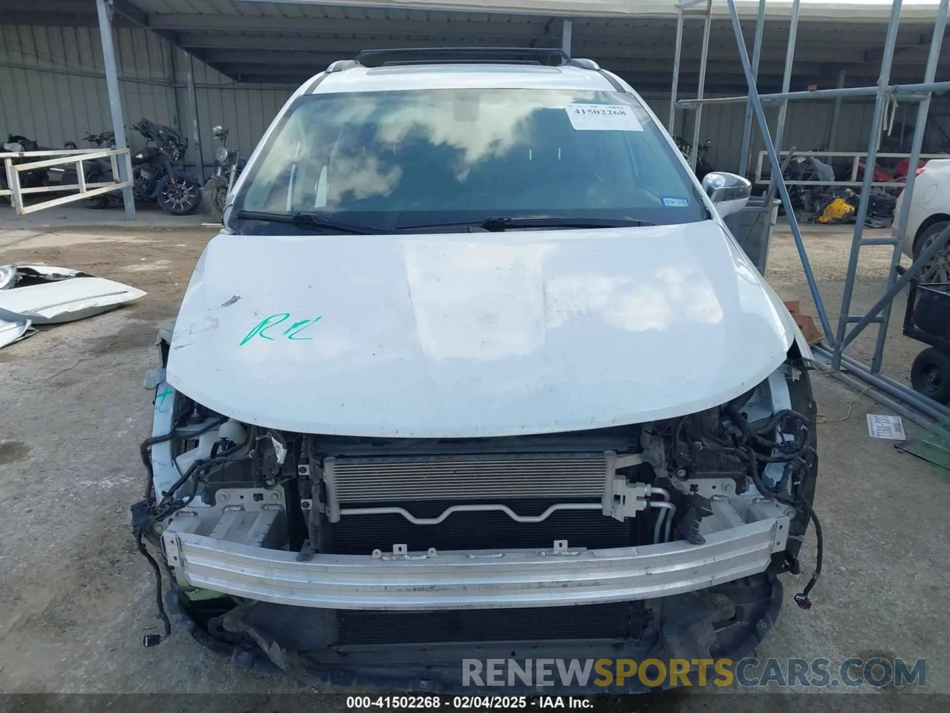 13 Photograph of a damaged car 2C4RC1GGXLR276588 CHRYSLER PACIFICA 2020