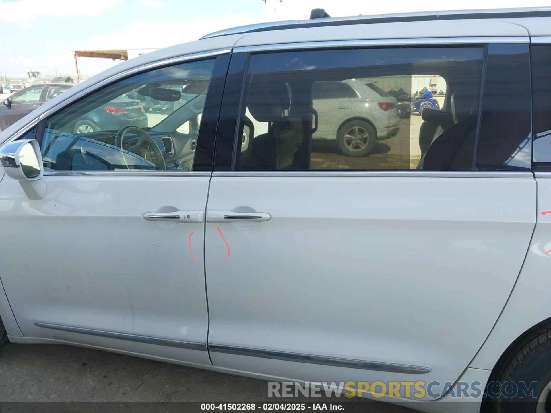 15 Photograph of a damaged car 2C4RC1GGXLR276588 CHRYSLER PACIFICA 2020