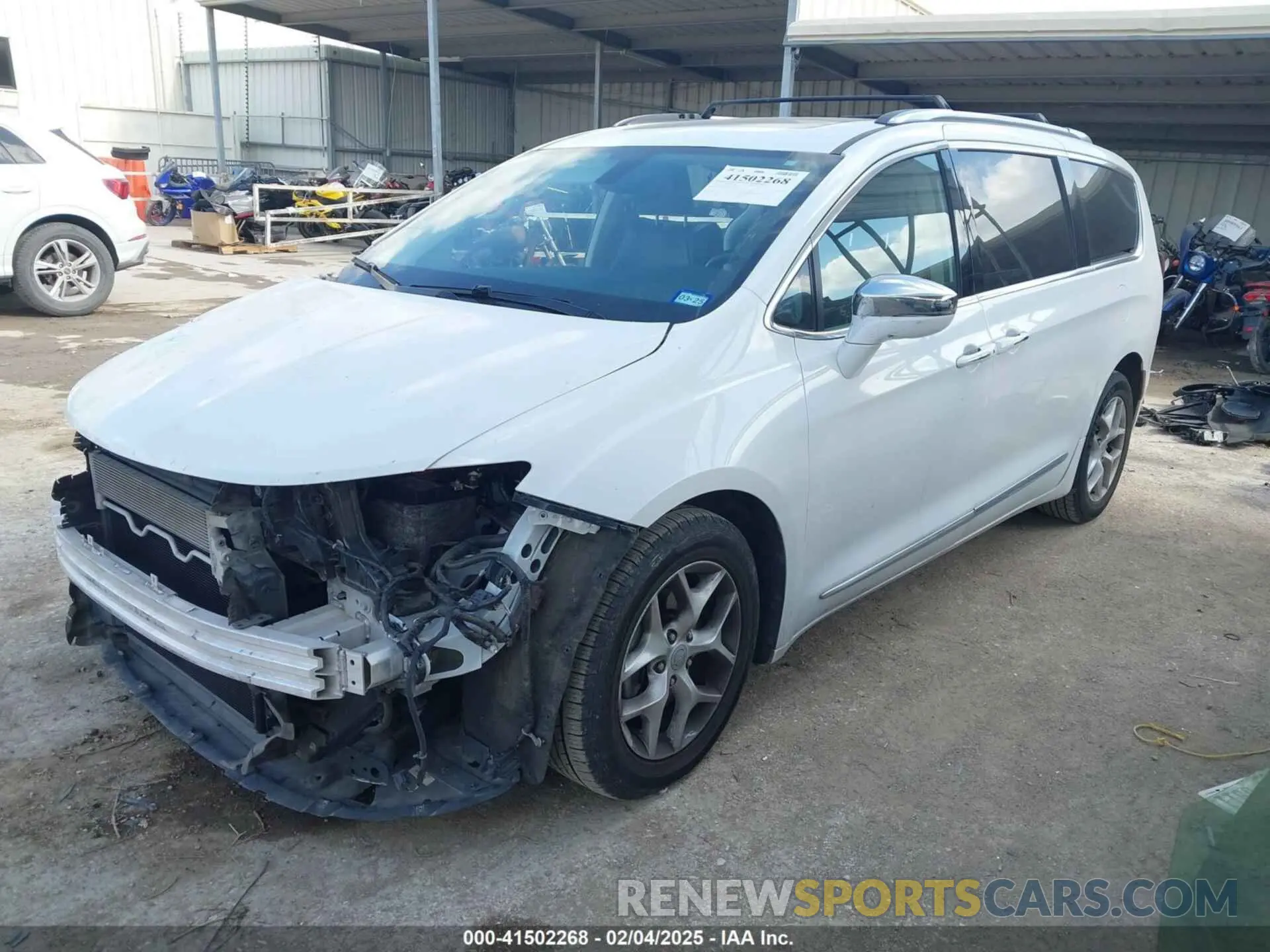 2 Photograph of a damaged car 2C4RC1GGXLR276588 CHRYSLER PACIFICA 2020