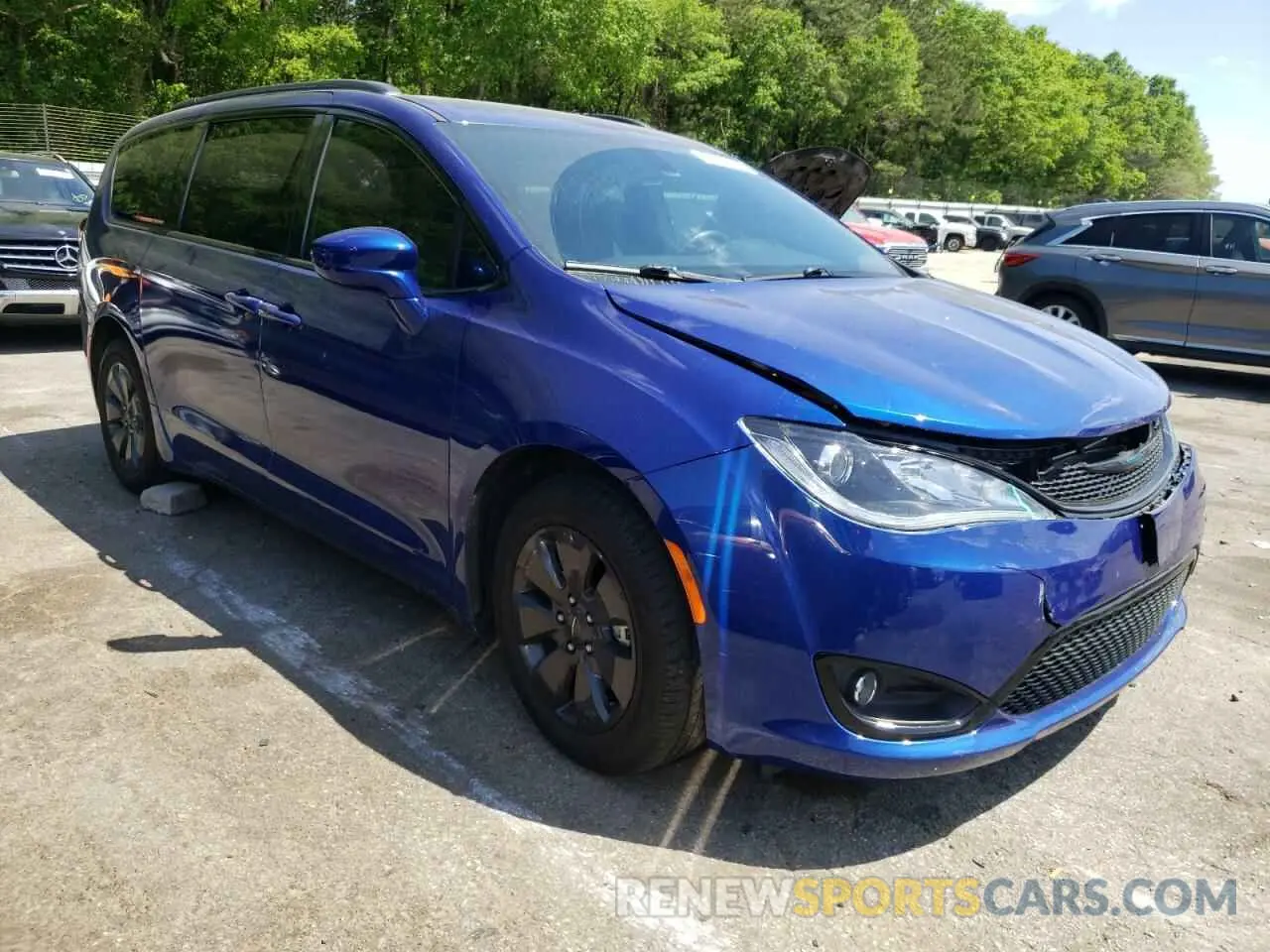 4 Photograph of a damaged car 2C4RC1L79LR288172 CHRYSLER PACIFICA 2020