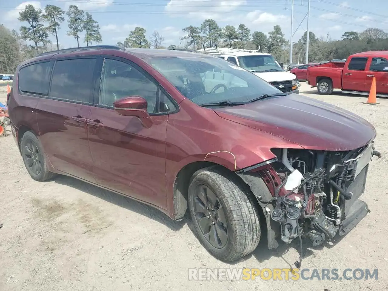 4 Photograph of a damaged car 2C4RC1N75LR267378 CHRYSLER PACIFICA 2020