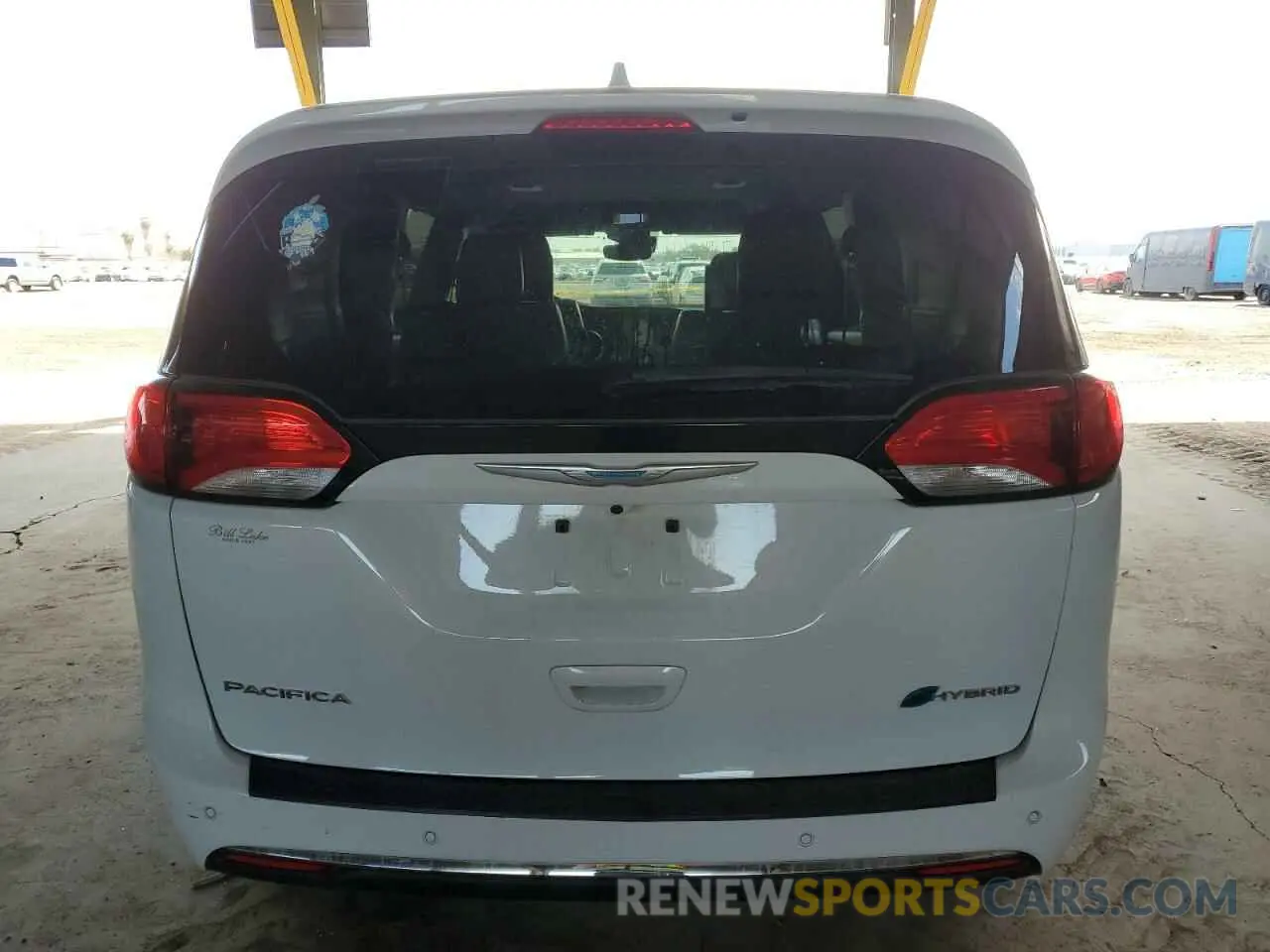 6 Photograph of a damaged car 2C4RC1N78LR277757 CHRYSLER PACIFICA 2020