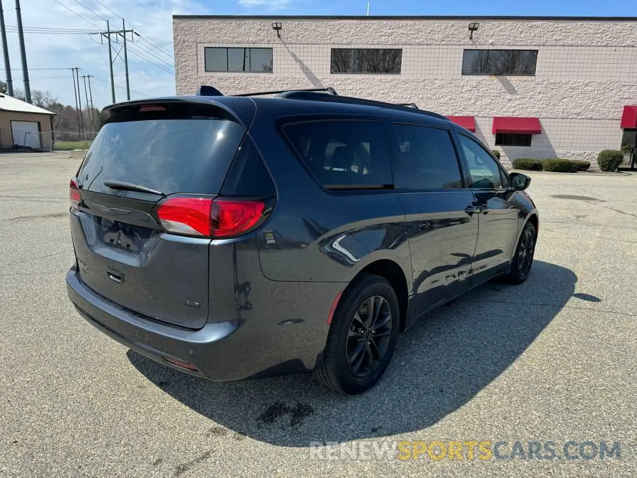 4 Photograph of a damaged car 2C4RC3BG0LR270771 CHRYSLER PACIFICA 2020