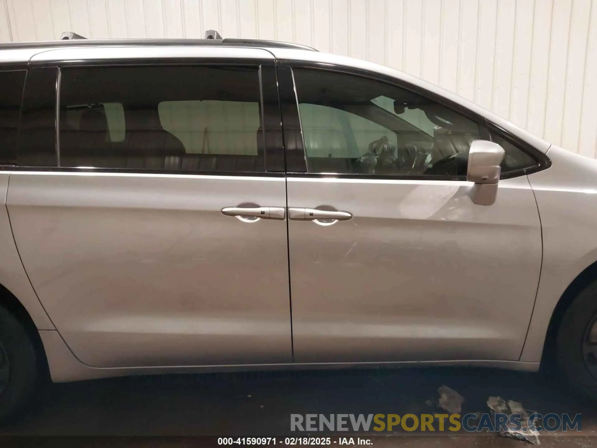 14 Photograph of a damaged car 2C4RC3BG4LR263659 CHRYSLER PACIFICA 2020