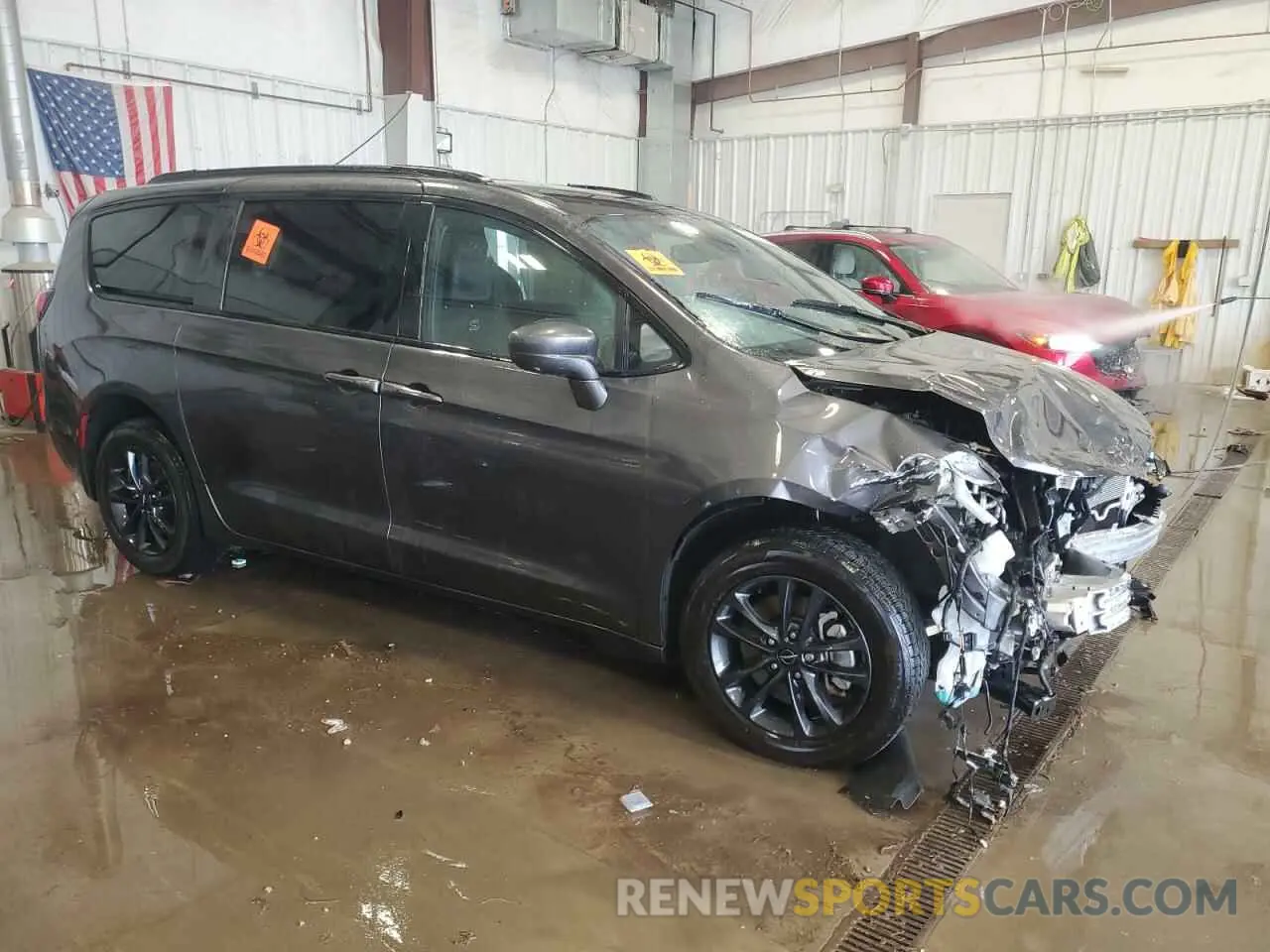 4 Photograph of a damaged car 2C4RC3BG4LR263807 CHRYSLER PACIFICA 2020