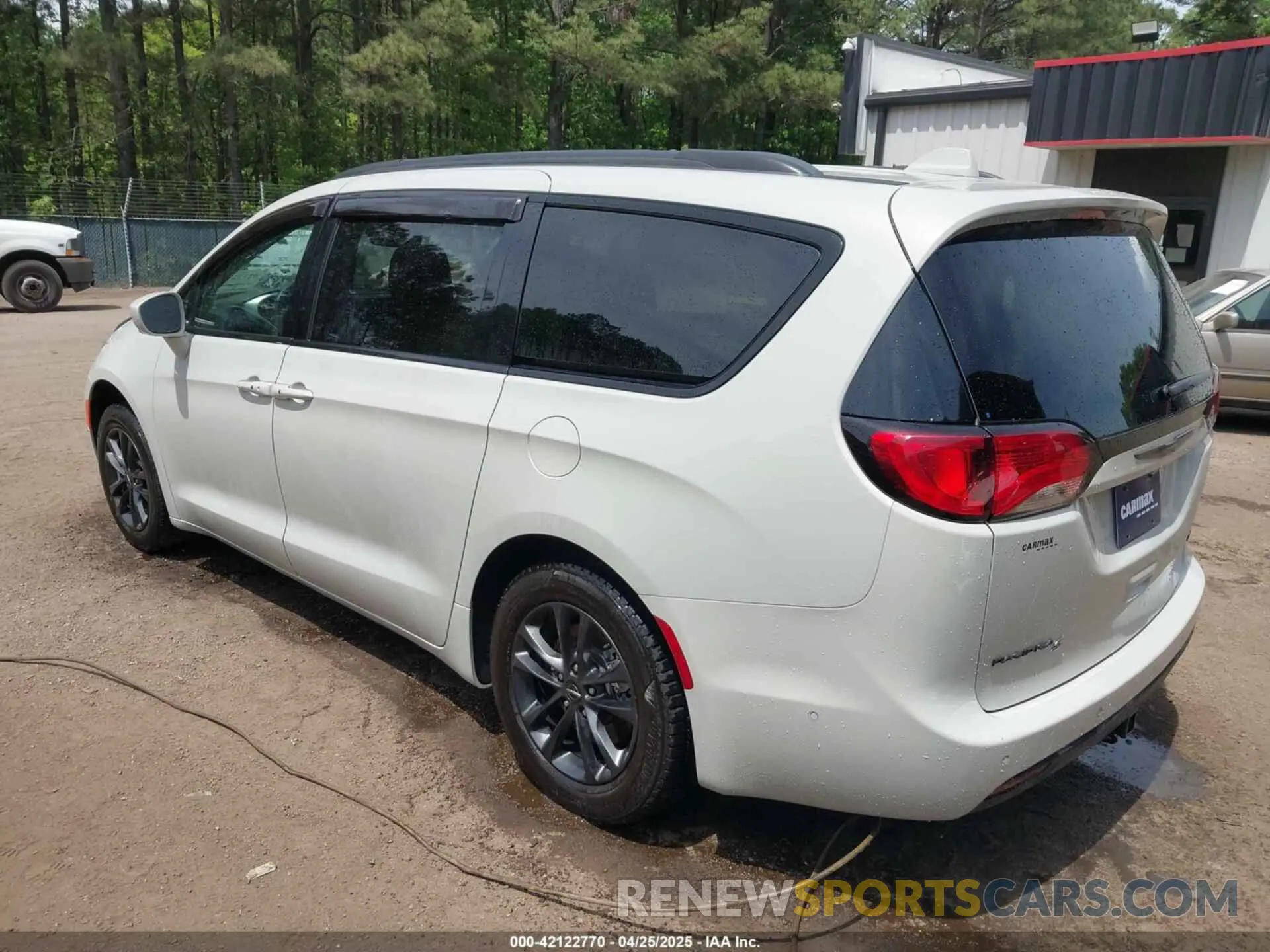 3 Photograph of a damaged car 2C4RC3BG6LR288952 CHRYSLER PACIFICA 2020