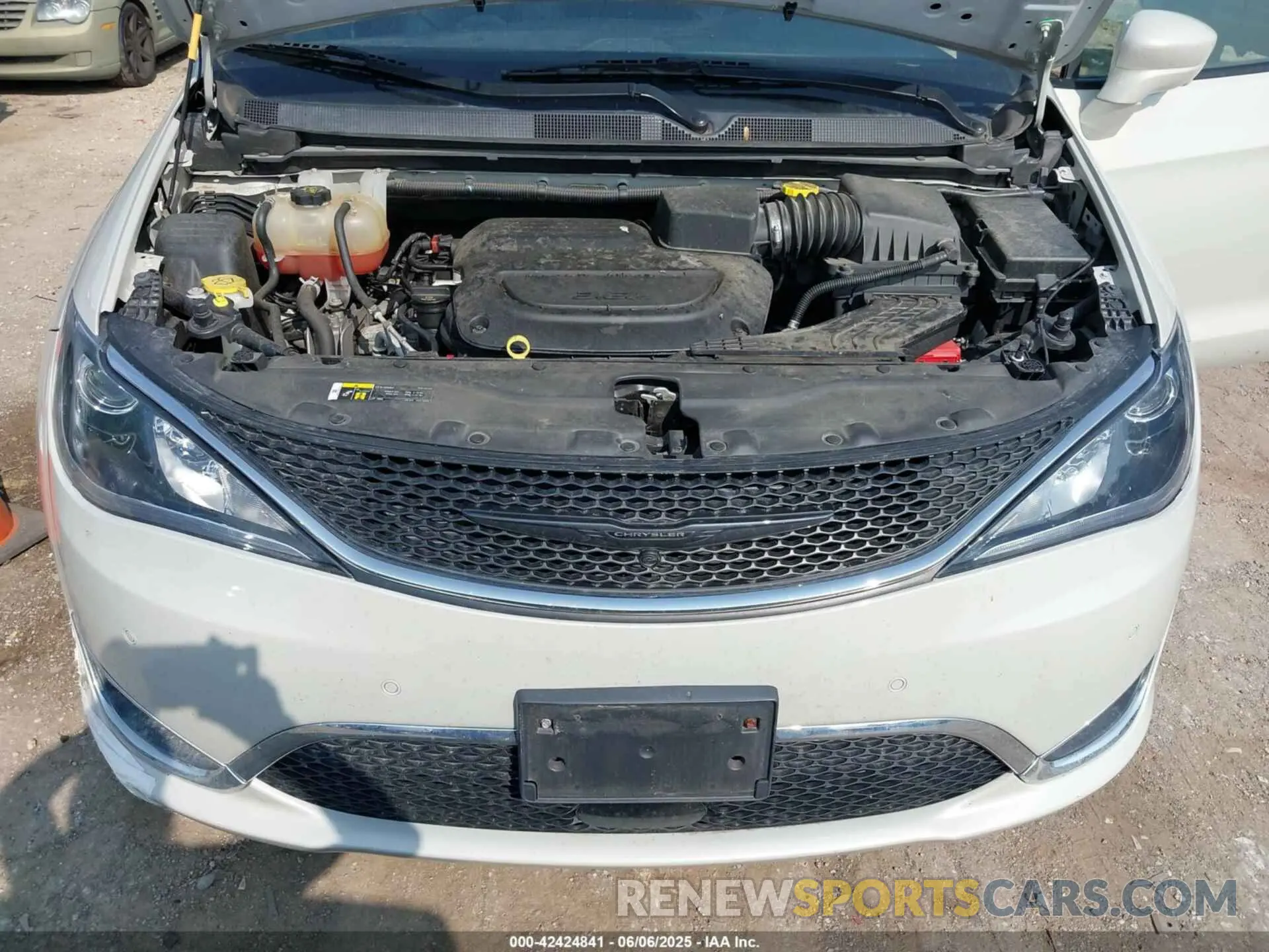10 Photograph of a damaged car 2C4RC3BGXLR267876 CHRYSLER PACIFICA 2020