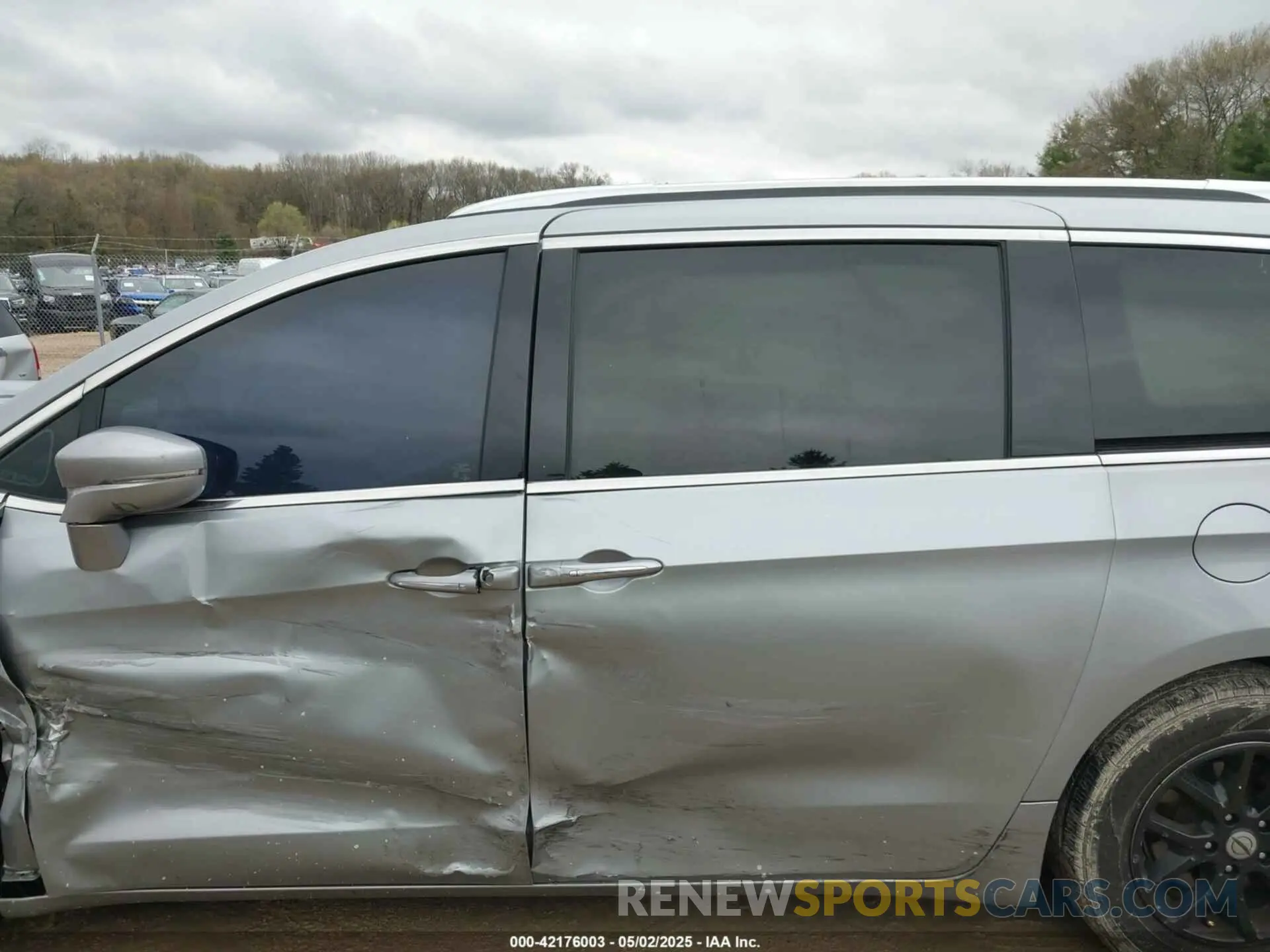 14 Photograph of a damaged car 2C4RC1BG0MR531936 CHRYSLER PACIFICA 2021