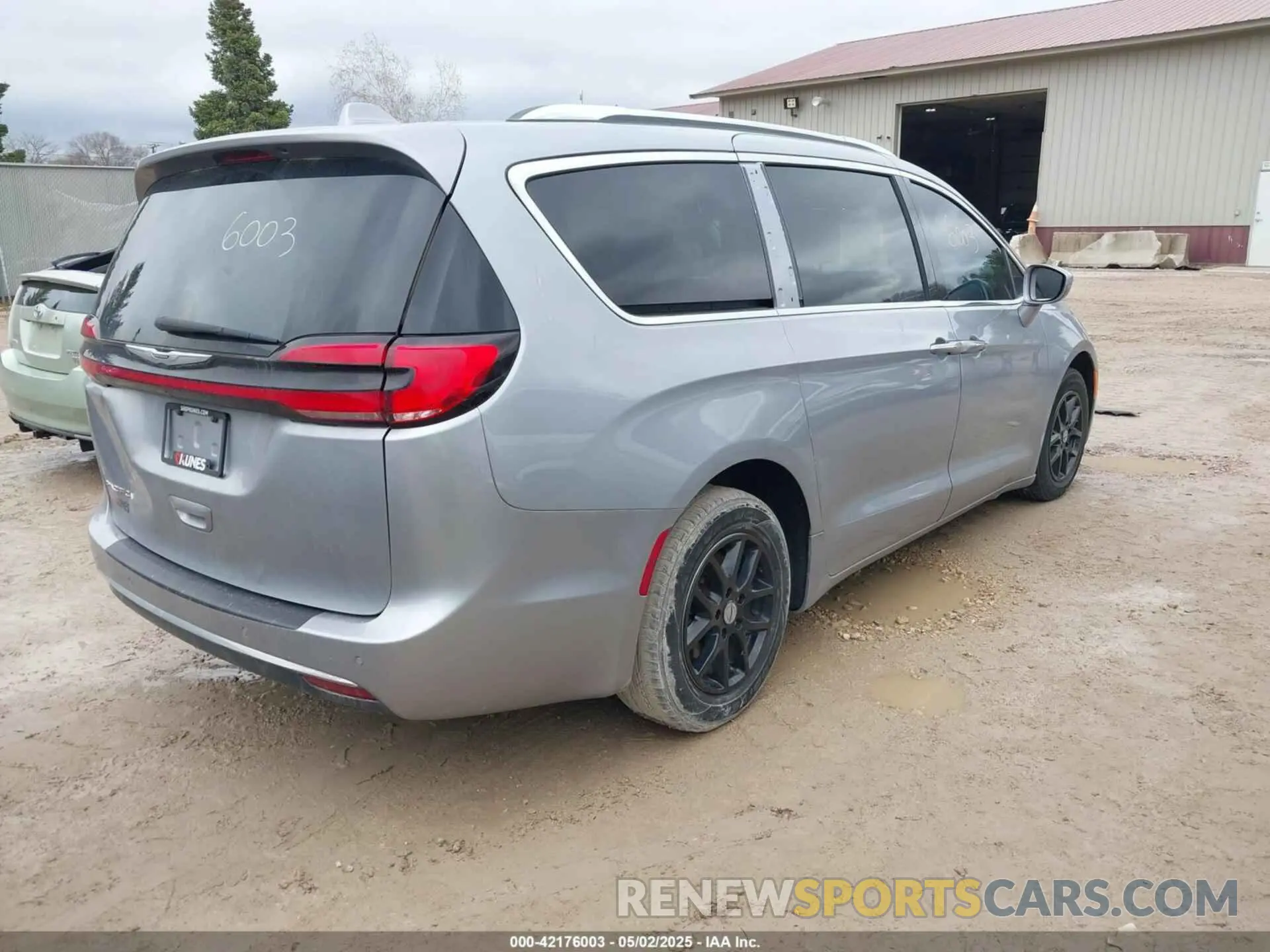 4 Photograph of a damaged car 2C4RC1BG0MR531936 CHRYSLER PACIFICA 2021