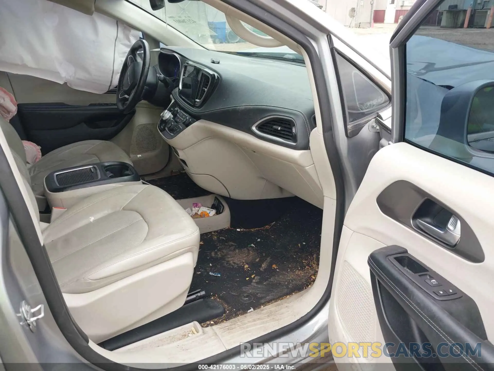 5 Photograph of a damaged car 2C4RC1BG0MR531936 CHRYSLER PACIFICA 2021