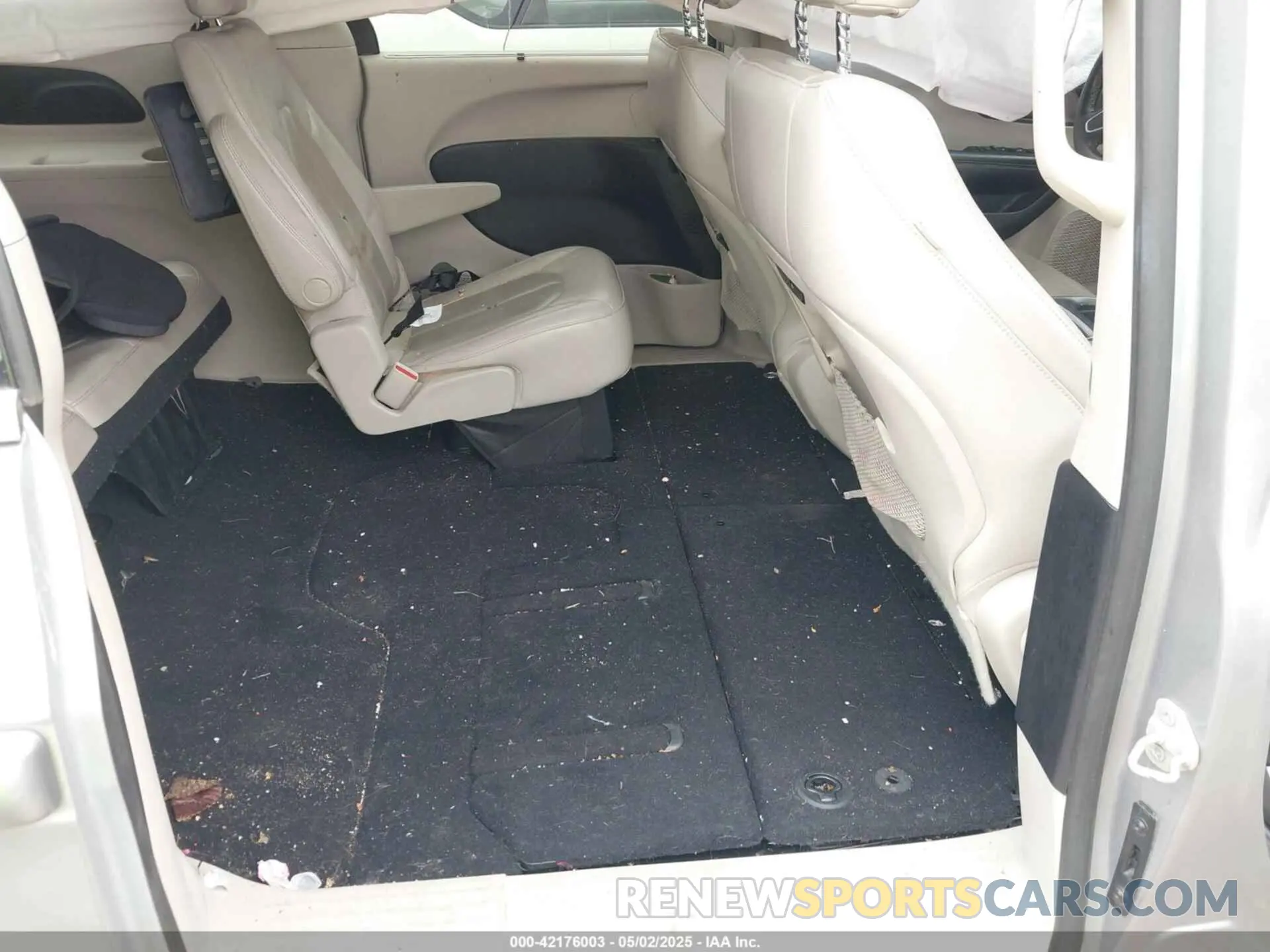 8 Photograph of a damaged car 2C4RC1BG0MR531936 CHRYSLER PACIFICA 2021