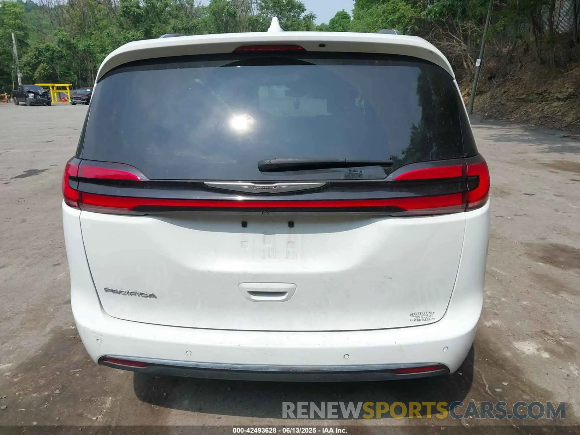 16 Photograph of a damaged car 2C4RC1BG1MR542458 CHRYSLER PACIFICA 2021