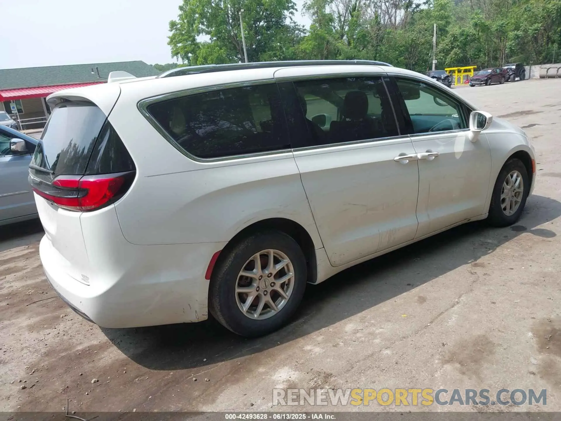 4 Photograph of a damaged car 2C4RC1BG1MR542458 CHRYSLER PACIFICA 2021