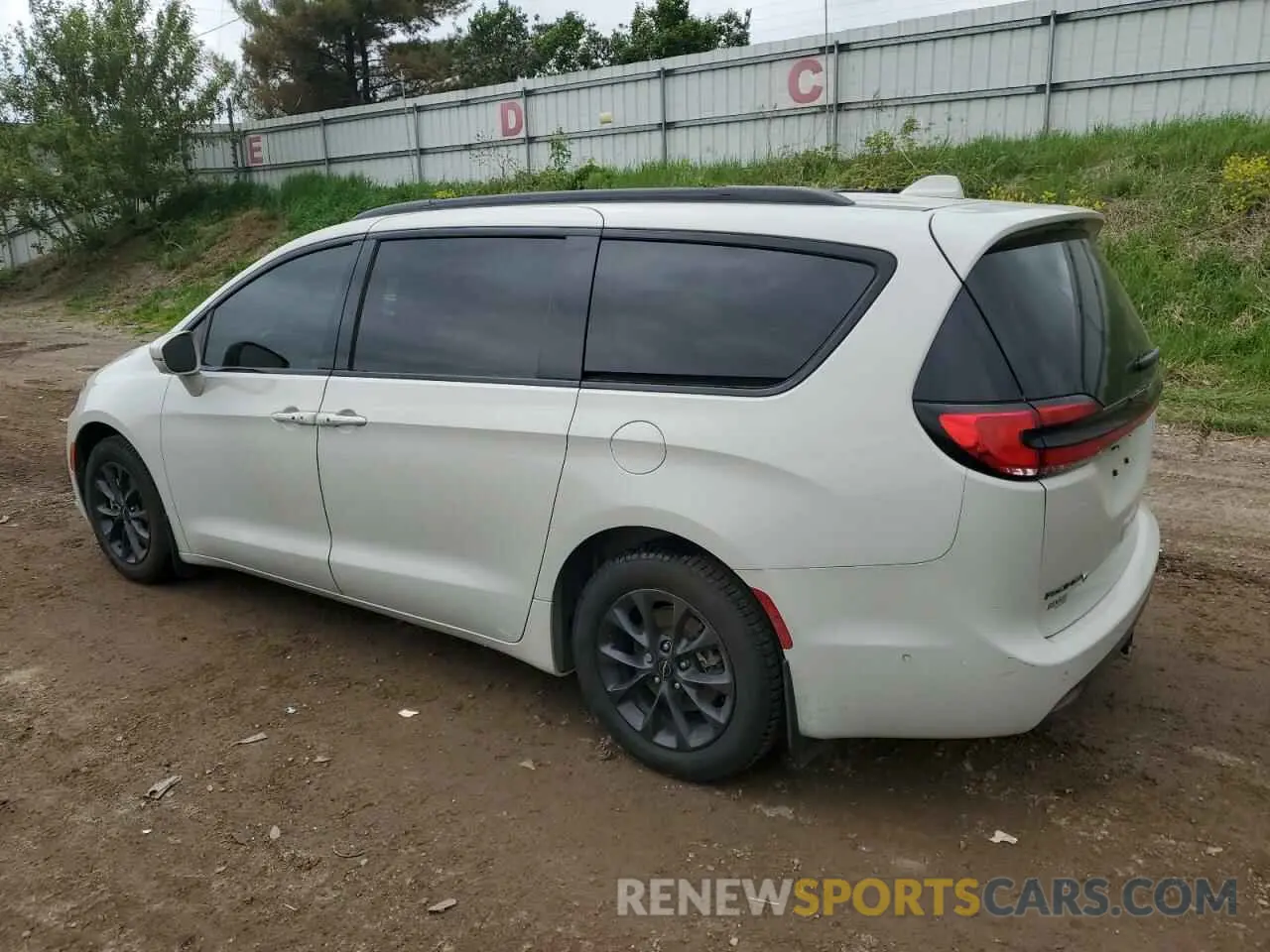 2 Photograph of a damaged car 2C4RC1BG1MR593703 CHRYSLER PACIFICA 2021