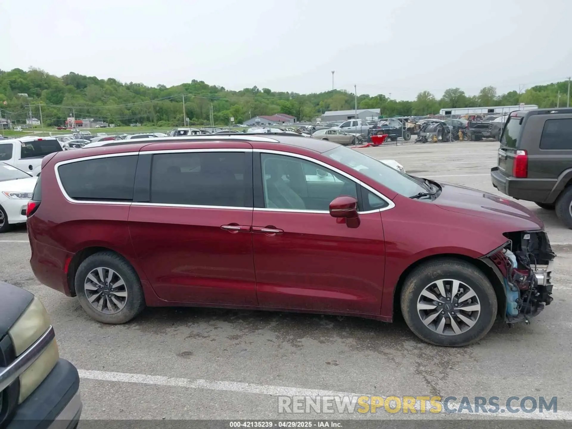 14 Photograph of a damaged car 2C4RC1BG2MR502731 CHRYSLER PACIFICA 2021