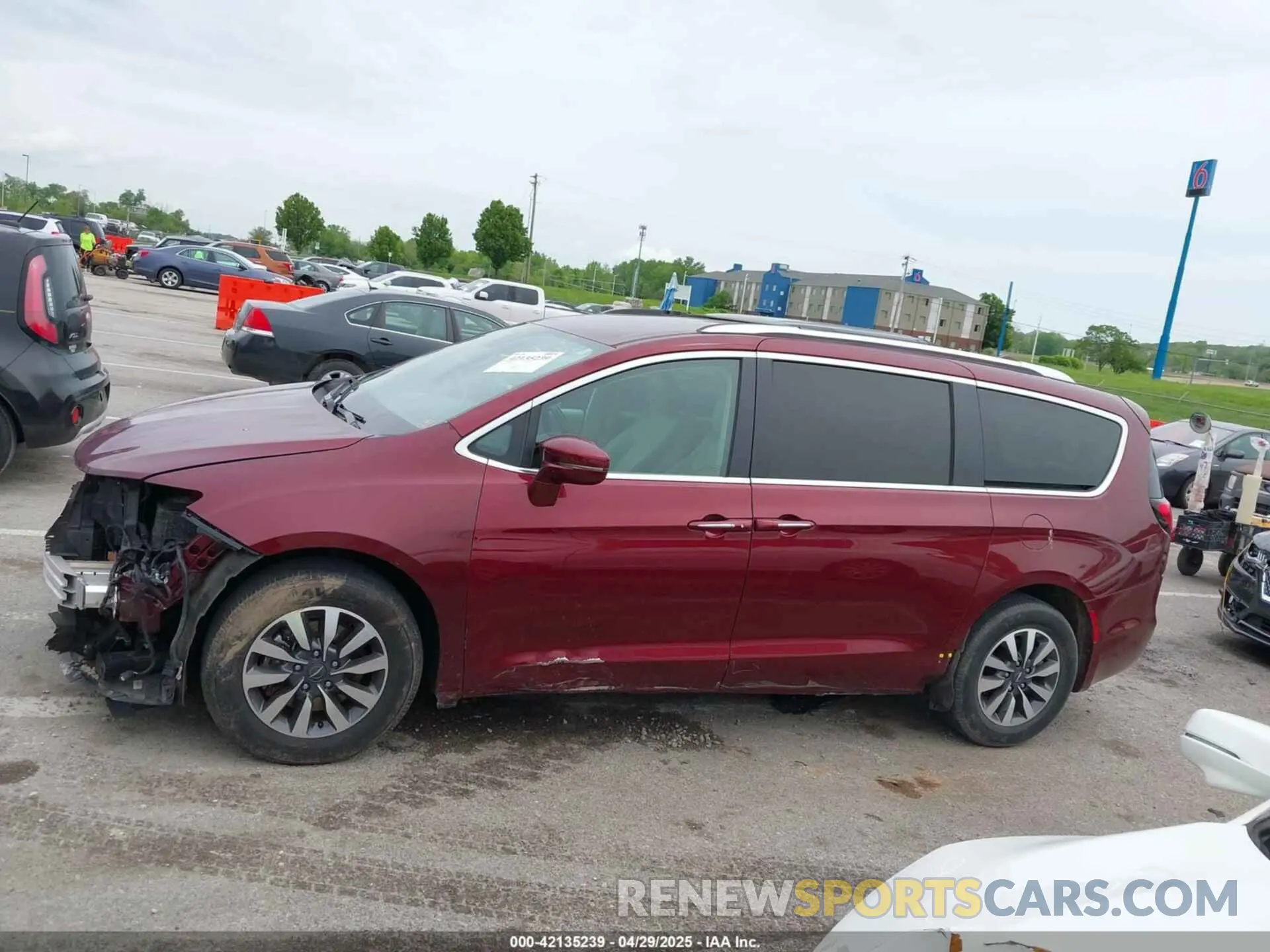 15 Photograph of a damaged car 2C4RC1BG2MR502731 CHRYSLER PACIFICA 2021