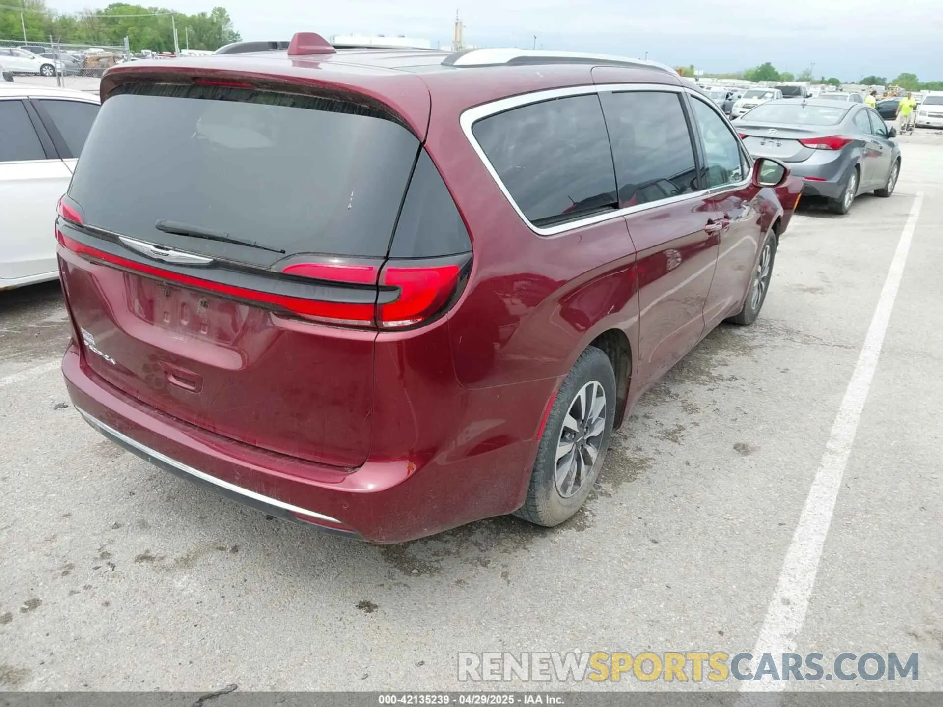 4 Photograph of a damaged car 2C4RC1BG2MR502731 CHRYSLER PACIFICA 2021