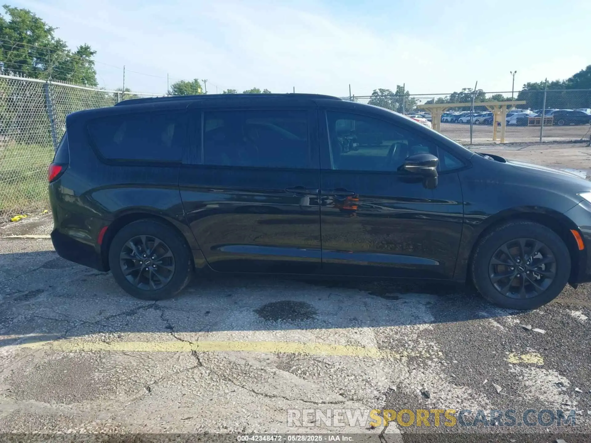 13 Photograph of a damaged car 2C4RC1BG2MR607995 CHRYSLER PACIFICA 2021