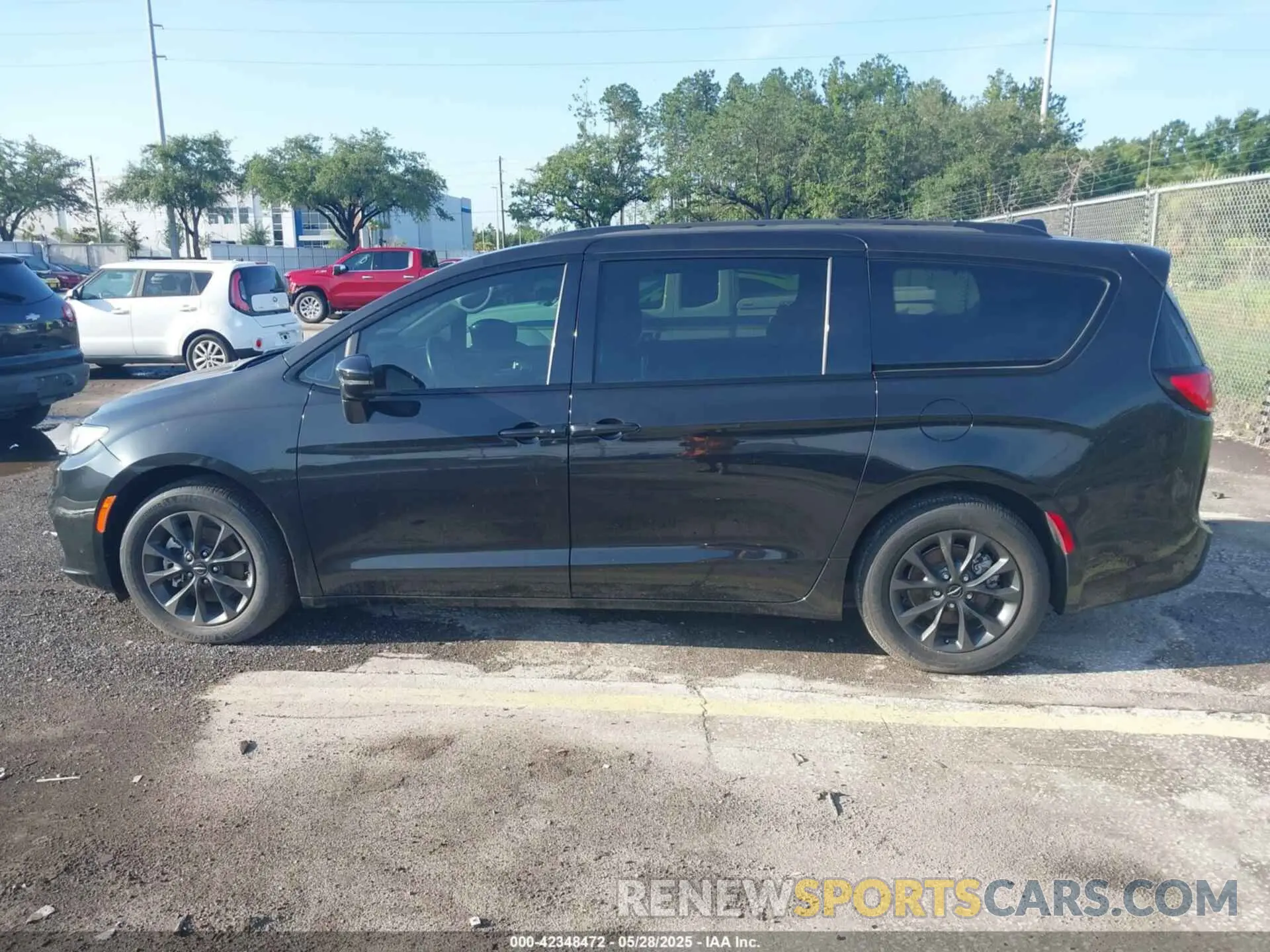 14 Photograph of a damaged car 2C4RC1BG2MR607995 CHRYSLER PACIFICA 2021