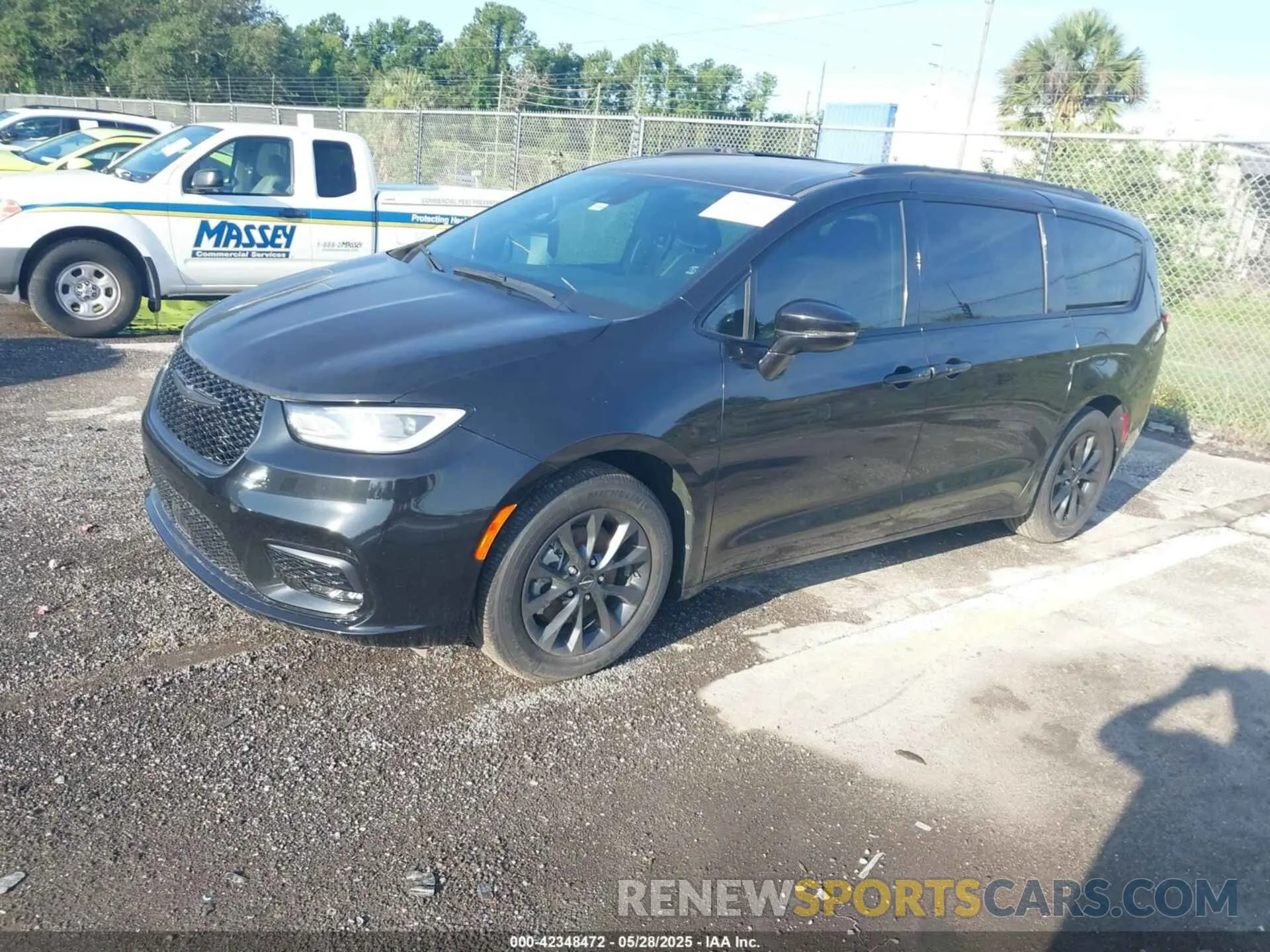 2 Photograph of a damaged car 2C4RC1BG2MR607995 CHRYSLER PACIFICA 2021