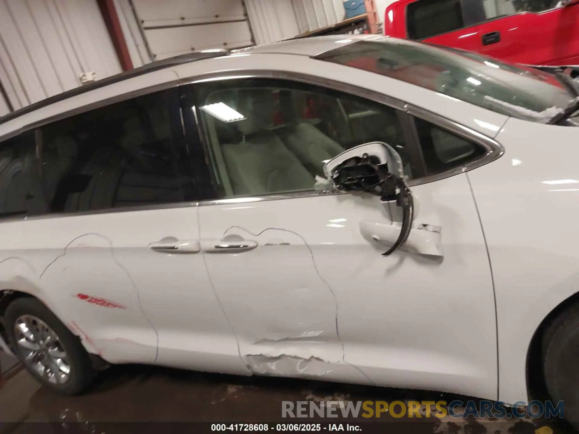 13 Photograph of a damaged car 2C4RC1BG3MR504293 CHRYSLER PACIFICA 2021