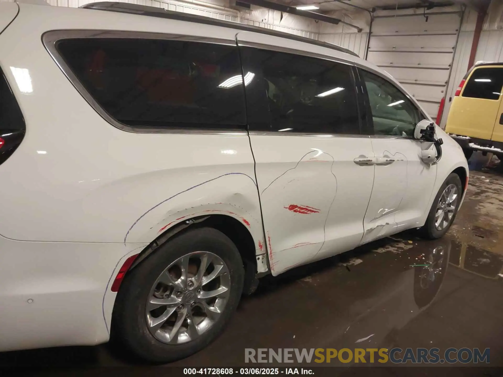 19 Photograph of a damaged car 2C4RC1BG3MR504293 CHRYSLER PACIFICA 2021