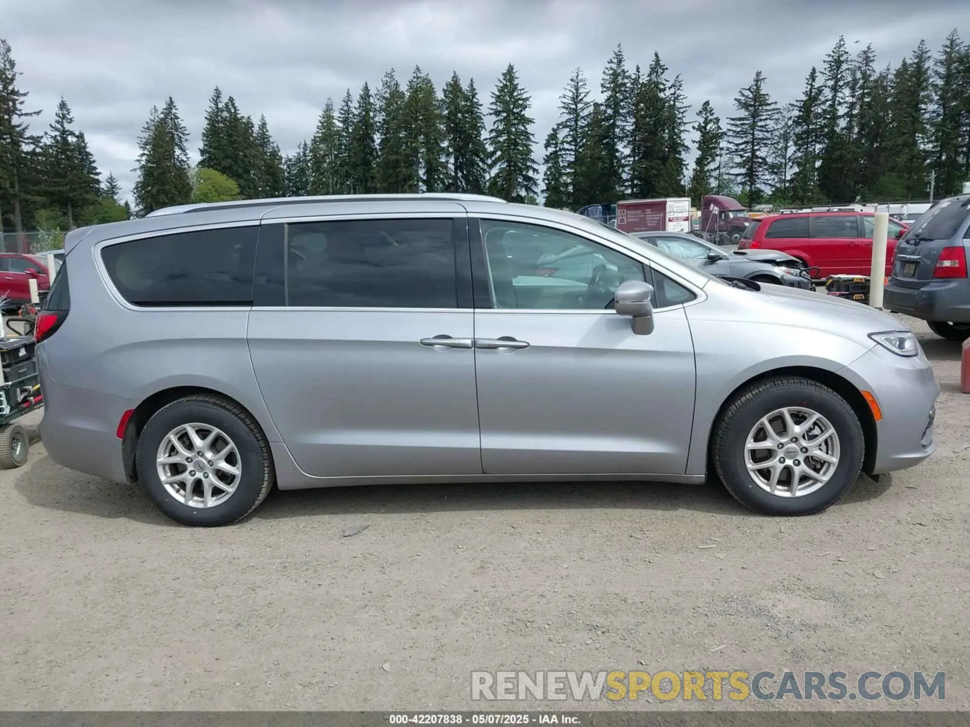13 Photograph of a damaged car 2C4RC1BG3MR552828 CHRYSLER PACIFICA 2021
