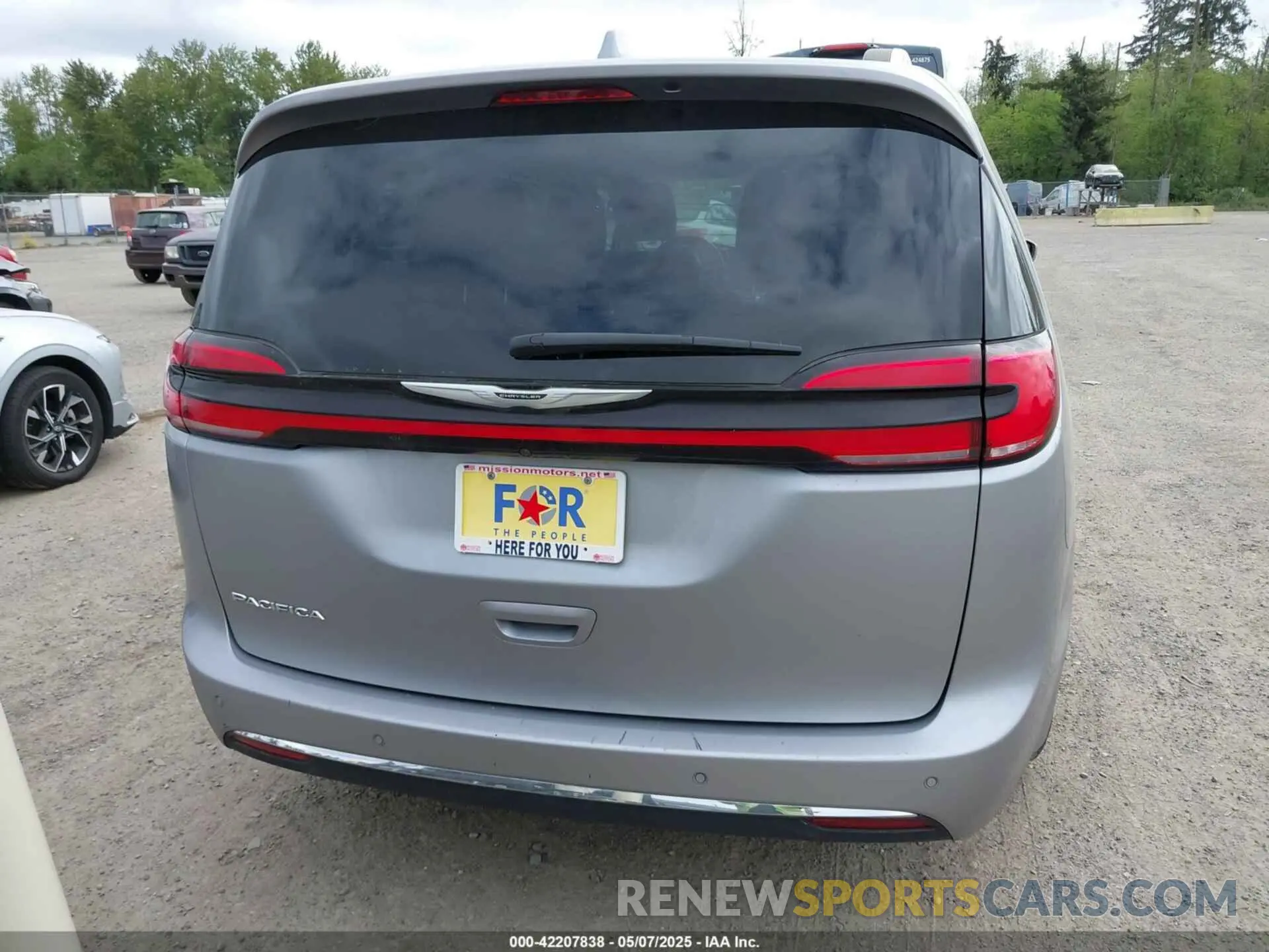 16 Photograph of a damaged car 2C4RC1BG3MR552828 CHRYSLER PACIFICA 2021