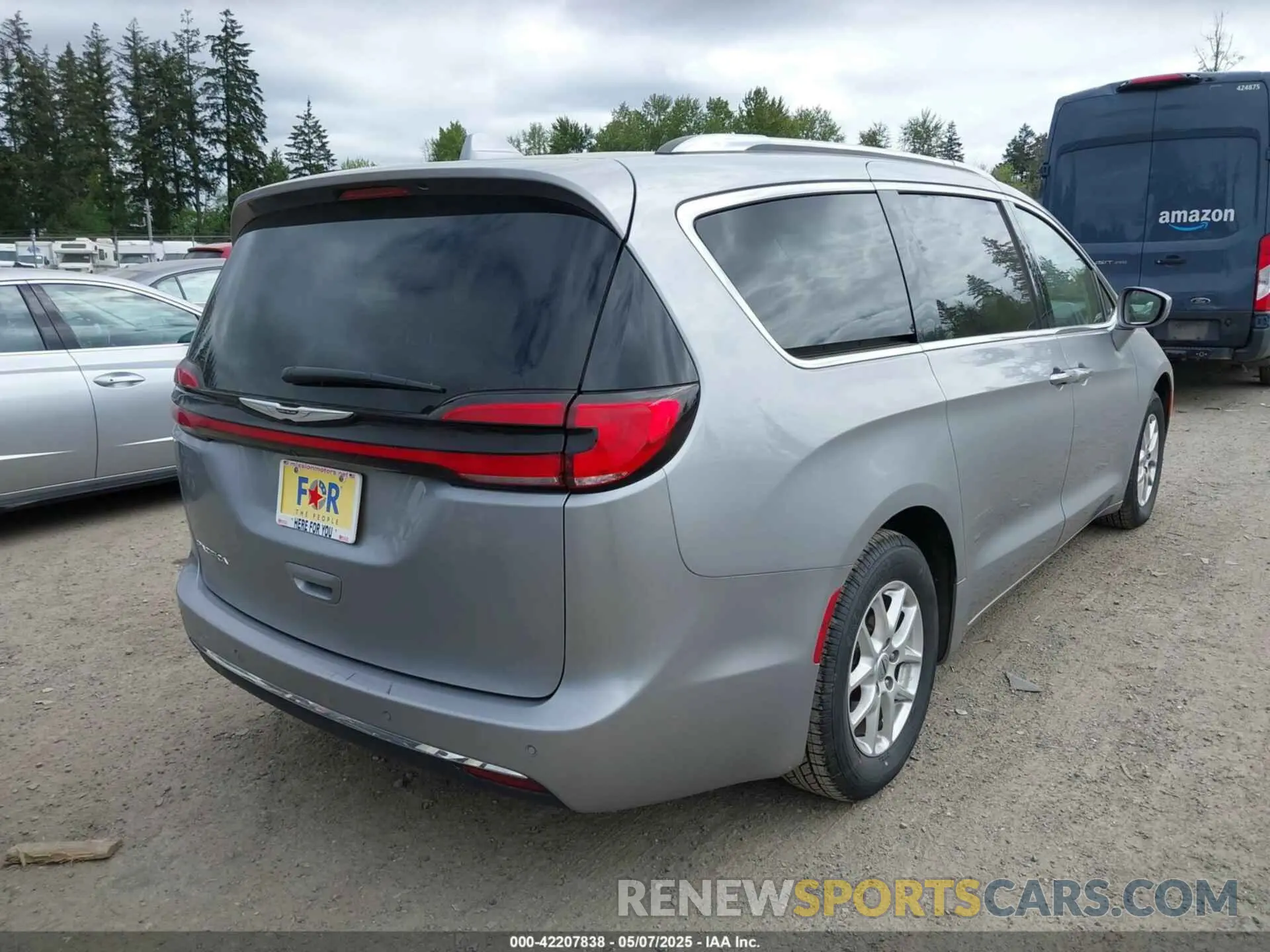 4 Photograph of a damaged car 2C4RC1BG3MR552828 CHRYSLER PACIFICA 2021