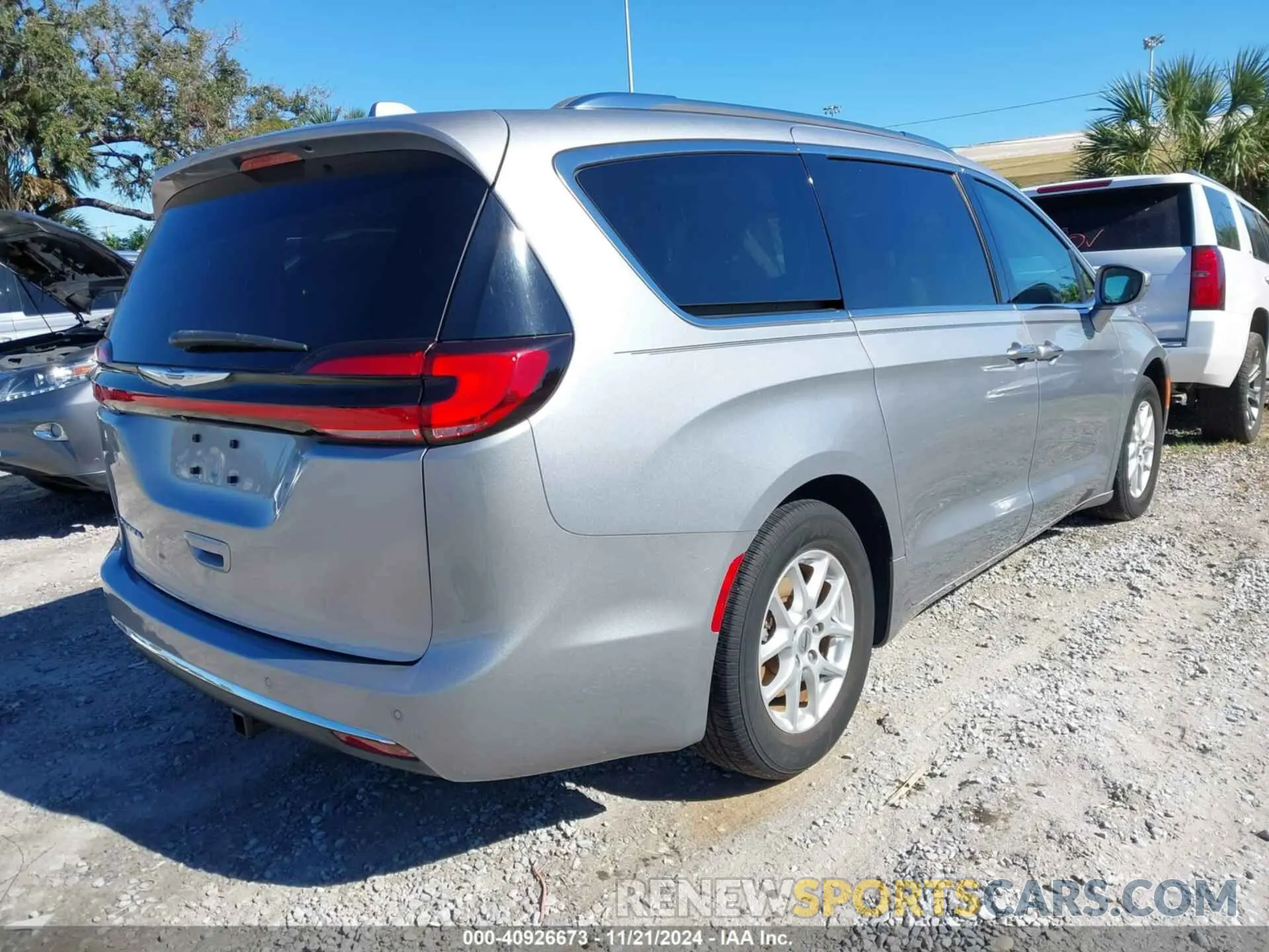 4 Photograph of a damaged car 2C4RC1BG3MR560234 CHRYSLER PACIFICA 2021