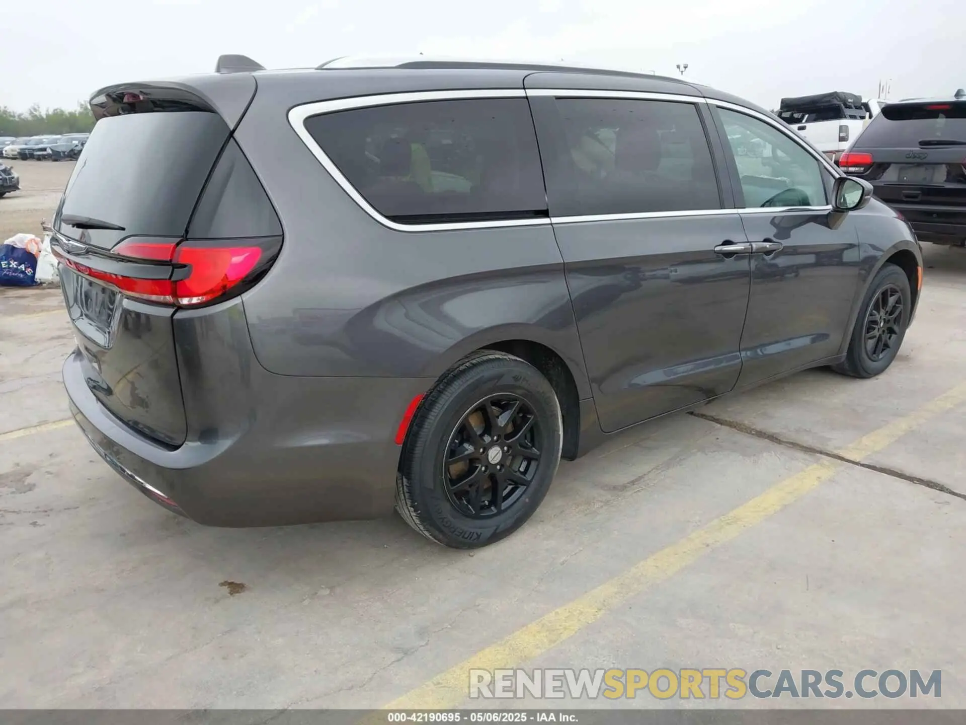 4 Photograph of a damaged car 2C4RC1BG3MR574439 CHRYSLER PACIFICA 2021