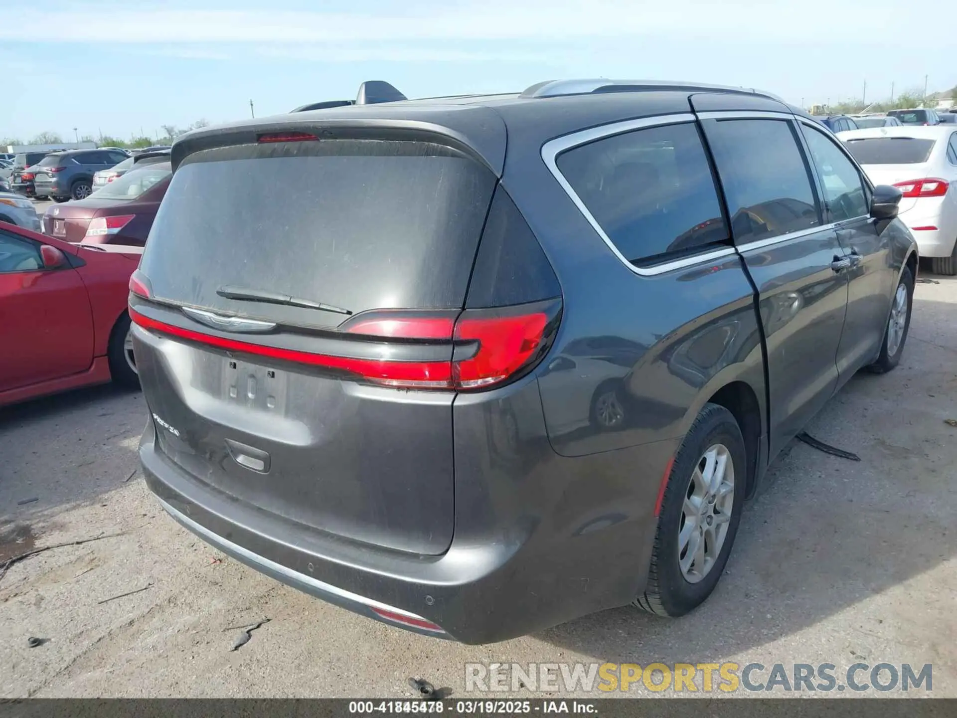 4 Photograph of a damaged car 2C4RC1BG3MR574490 CHRYSLER PACIFICA 2021