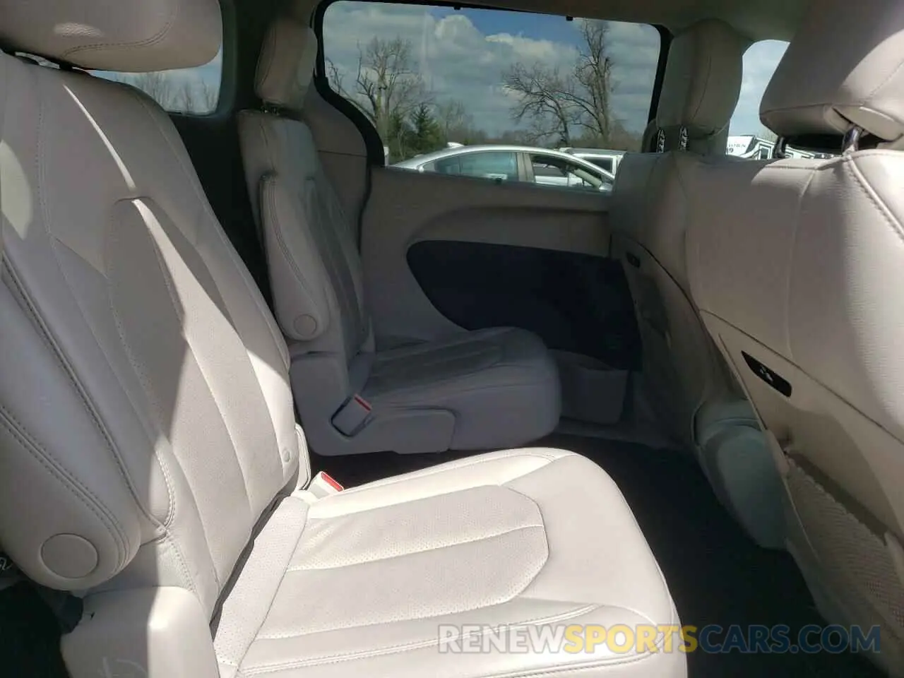 11 Photograph of a damaged car 2C4RC1BG3MR574988 CHRYSLER PACIFICA 2021