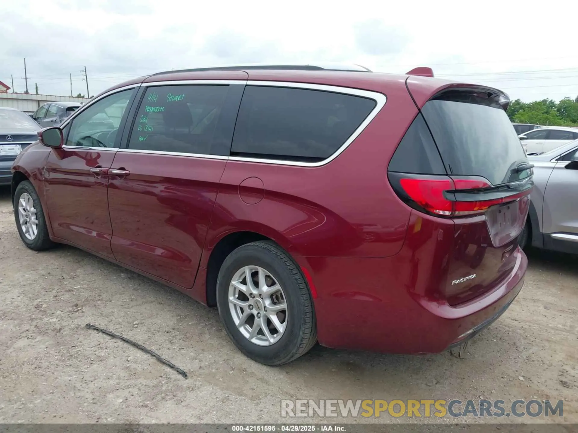 3 Photograph of a damaged car 2C4RC1BG3MR575154 CHRYSLER PACIFICA 2021