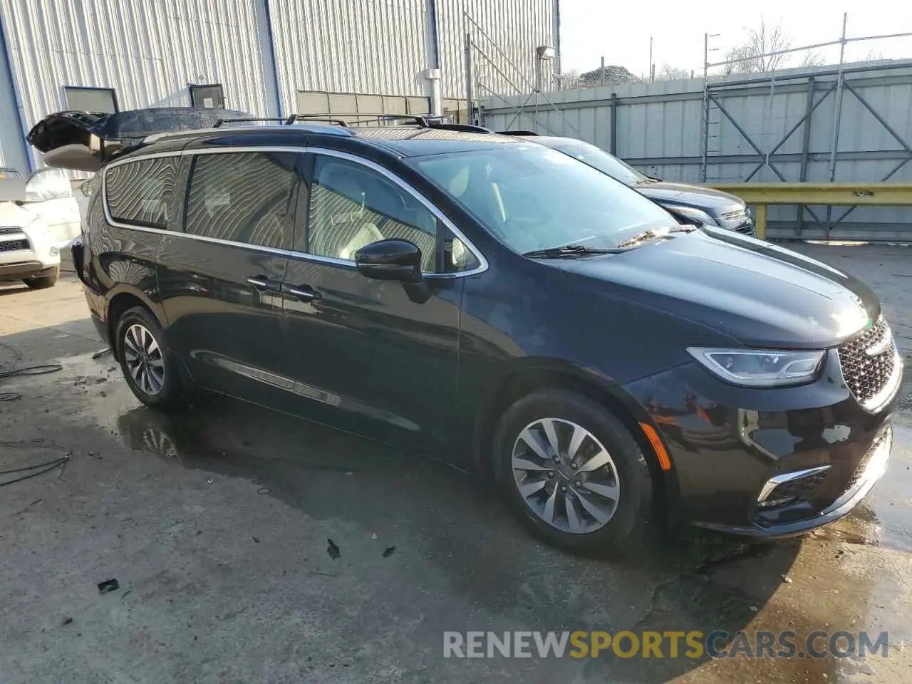 4 Photograph of a damaged car 2C4RC1BG5MR531365 CHRYSLER PACIFICA 2021