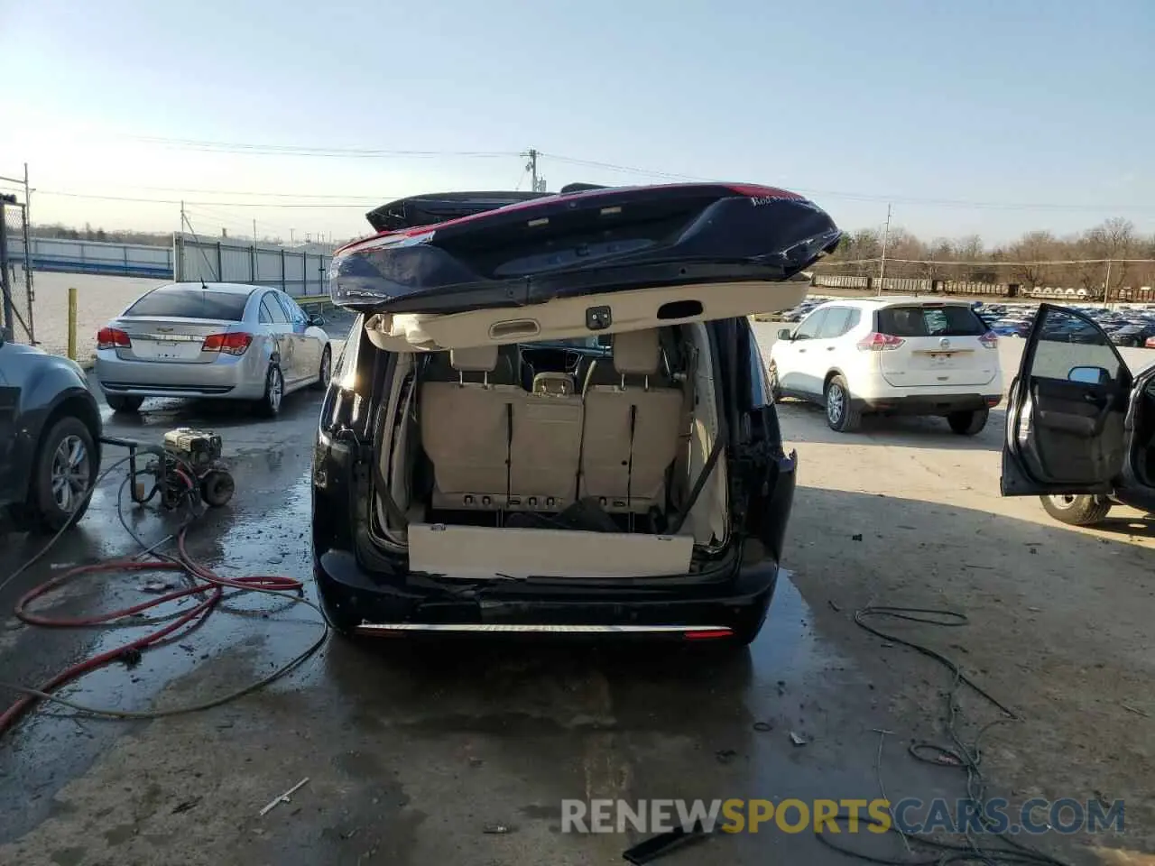 6 Photograph of a damaged car 2C4RC1BG5MR531365 CHRYSLER PACIFICA 2021