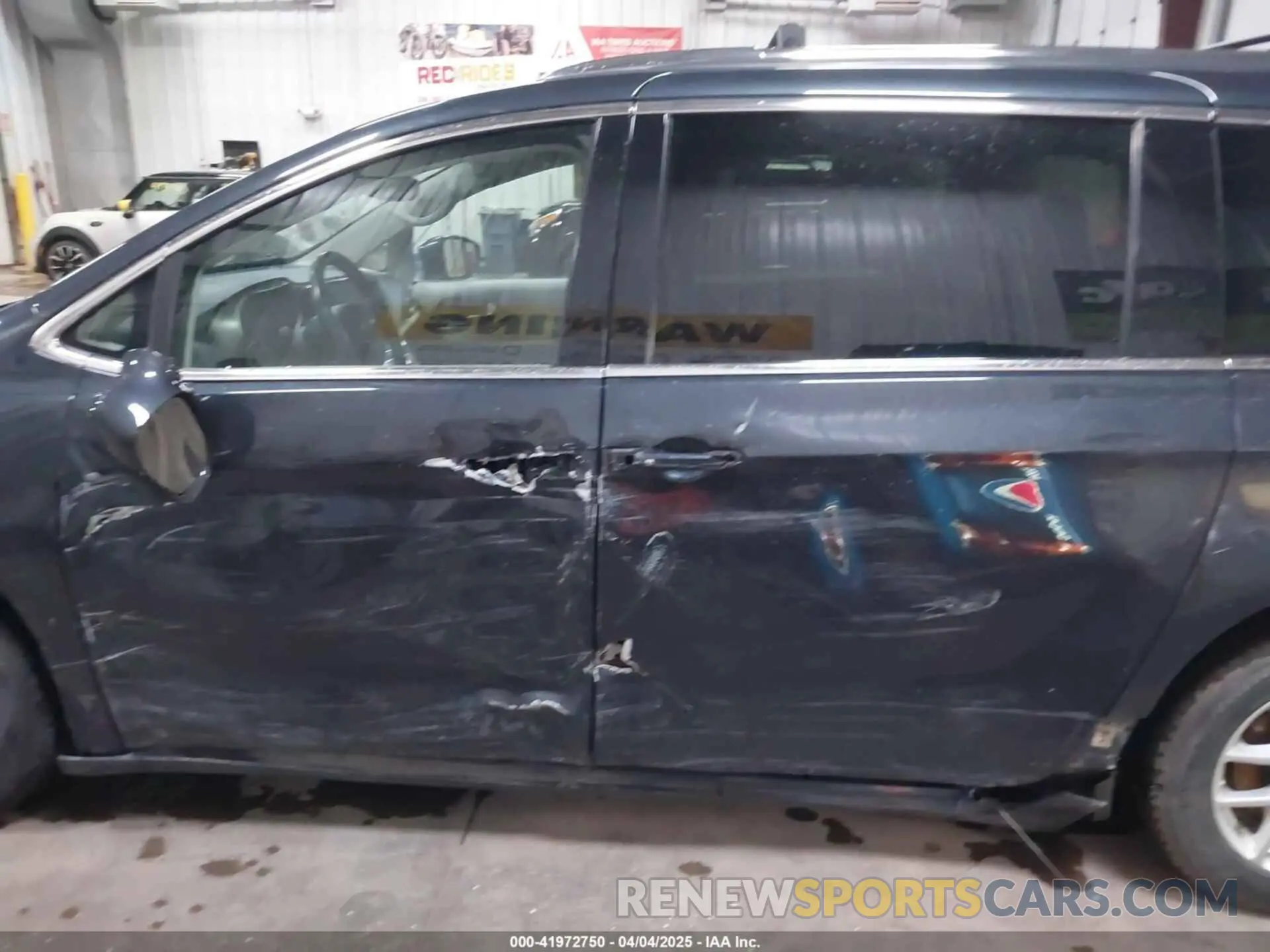 14 Photograph of a damaged car 2C4RC1BG5MR588987 CHRYSLER PACIFICA 2021