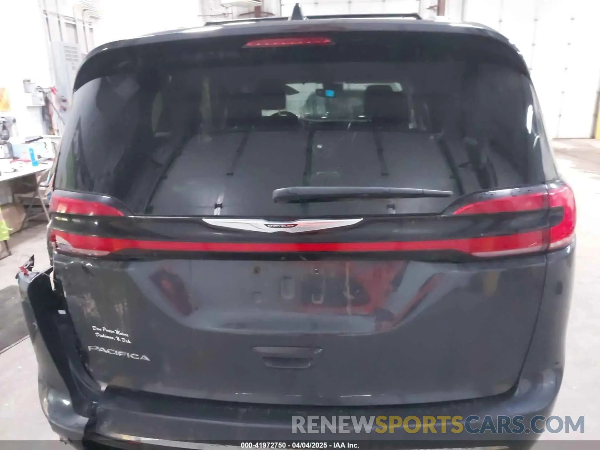 16 Photograph of a damaged car 2C4RC1BG5MR588987 CHRYSLER PACIFICA 2021