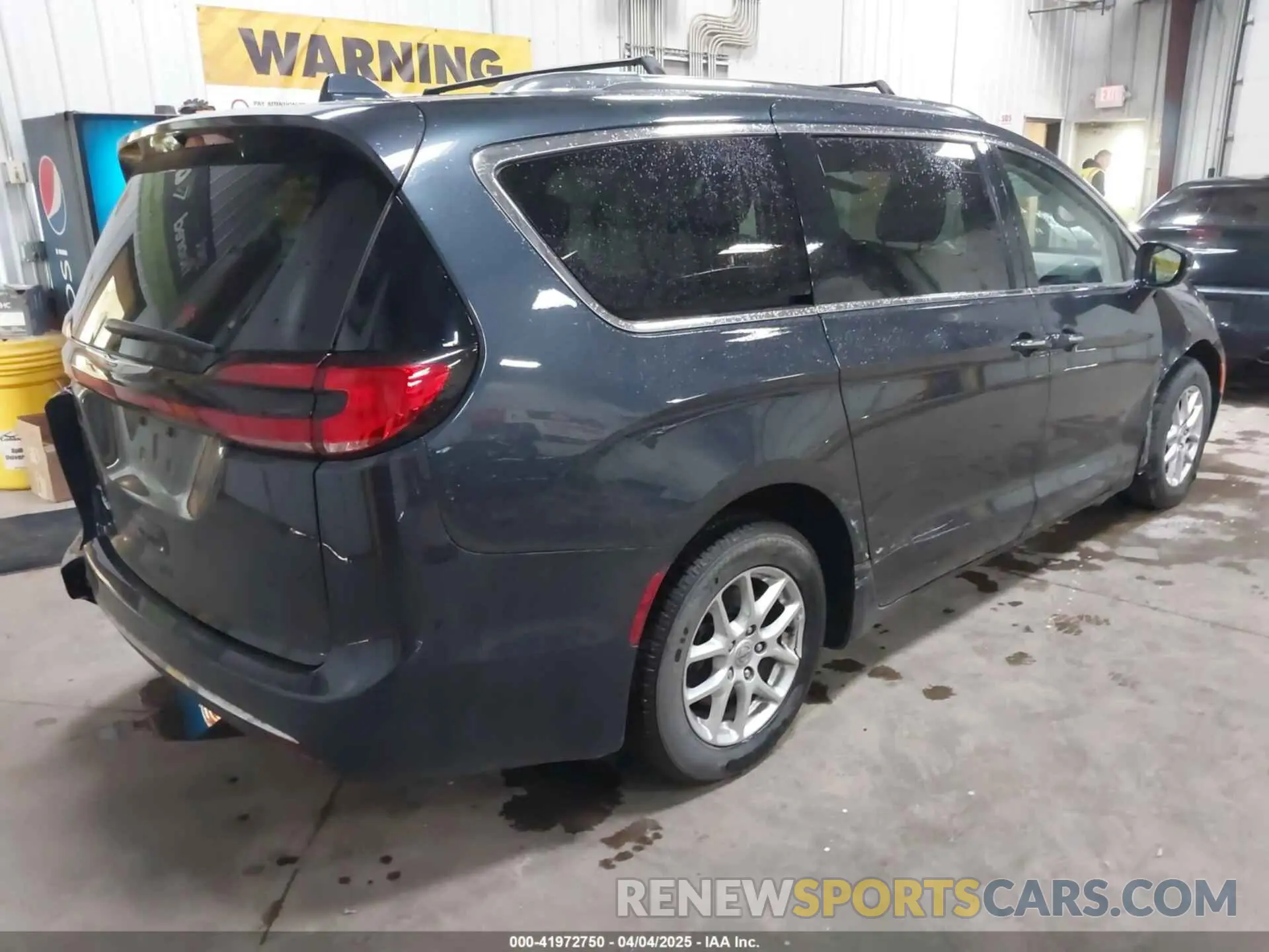 4 Photograph of a damaged car 2C4RC1BG5MR588987 CHRYSLER PACIFICA 2021