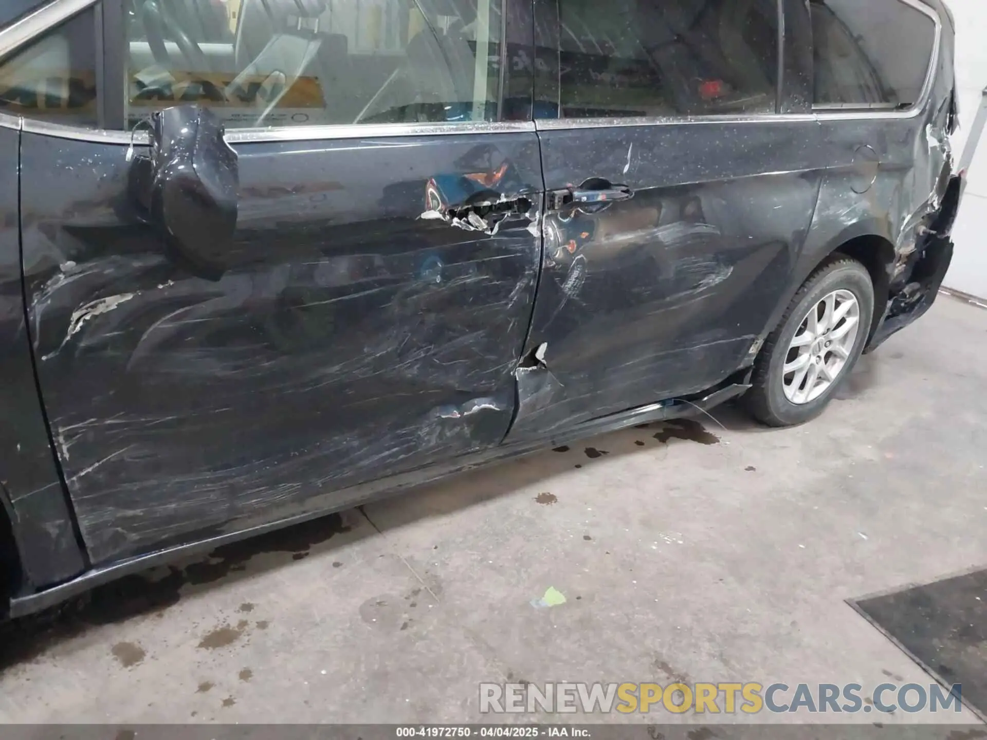 6 Photograph of a damaged car 2C4RC1BG5MR588987 CHRYSLER PACIFICA 2021