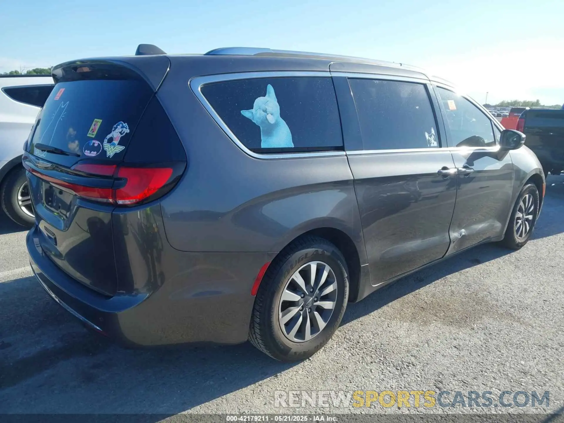 4 Photograph of a damaged car 2C4RC1BG7MR519024 CHRYSLER PACIFICA 2021