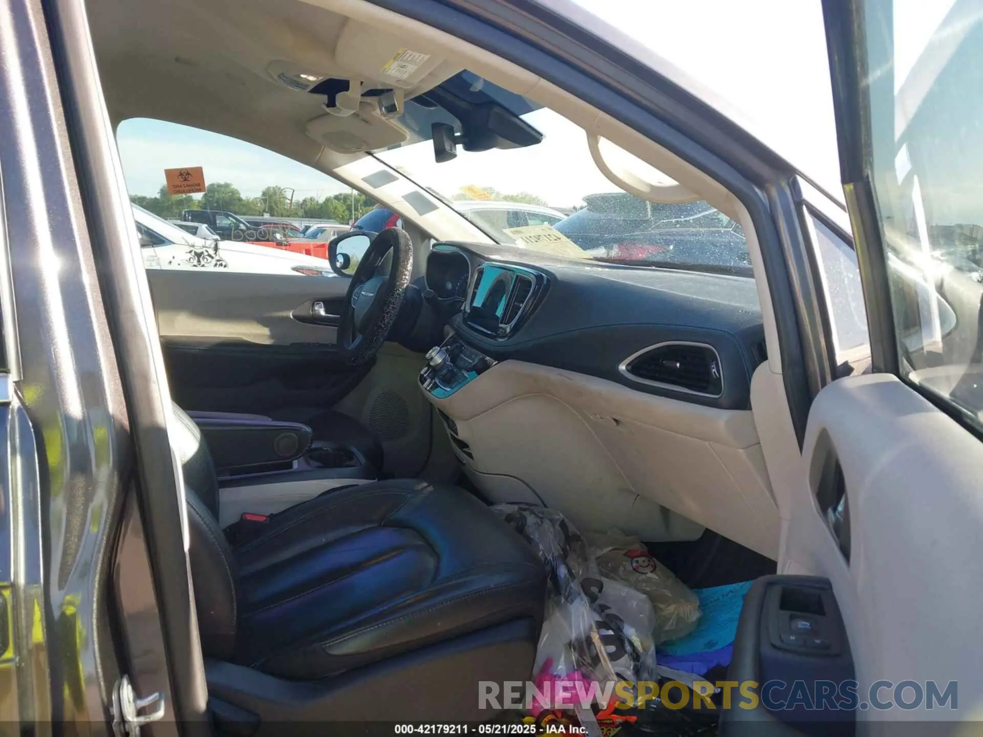 5 Photograph of a damaged car 2C4RC1BG7MR519024 CHRYSLER PACIFICA 2021