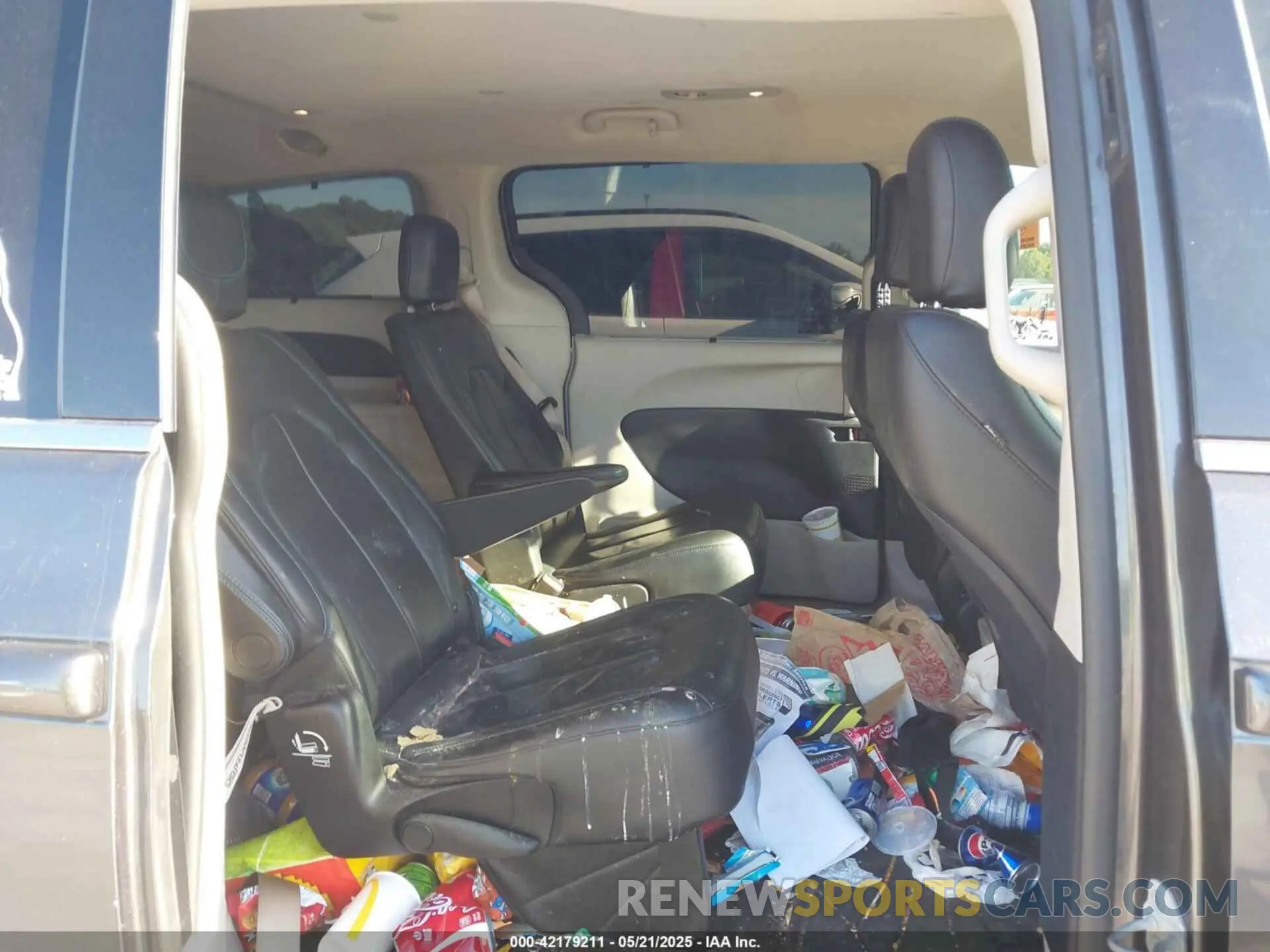 8 Photograph of a damaged car 2C4RC1BG7MR519024 CHRYSLER PACIFICA 2021