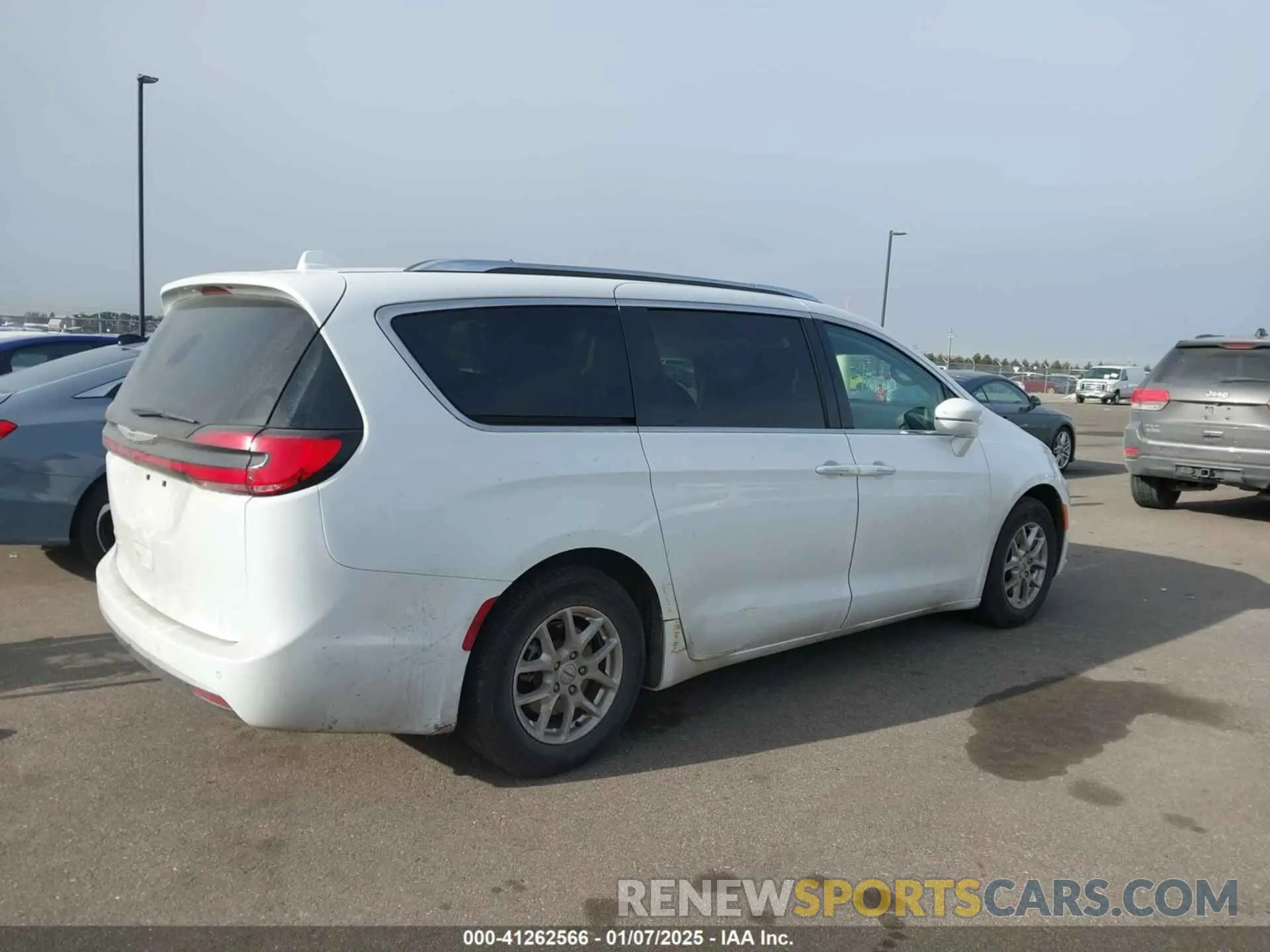 4 Photograph of a damaged car 2C4RC1BG7MR543484 CHRYSLER PACIFICA 2021