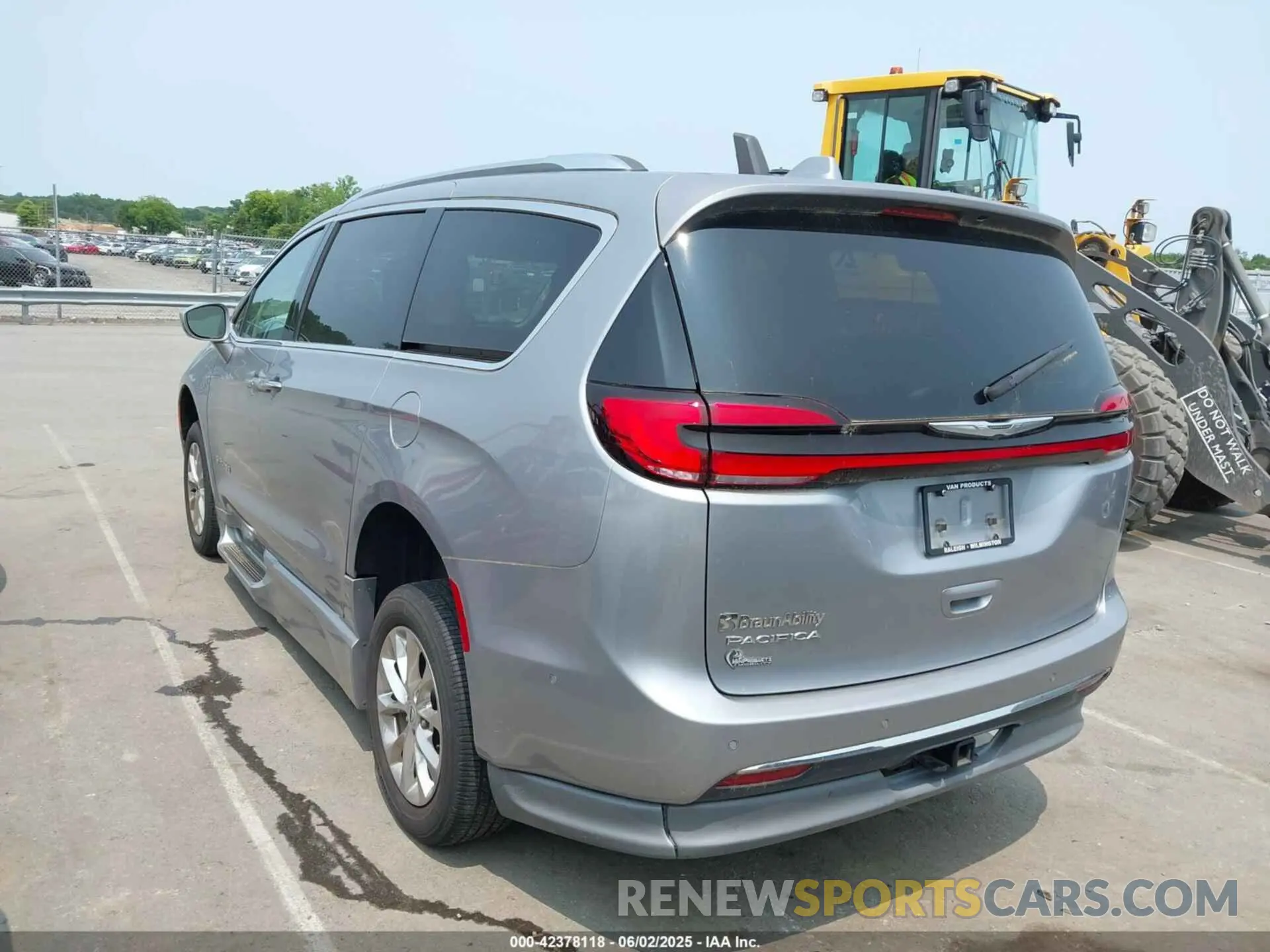 3 Photograph of a damaged car 2C4RC1BG7MR548331 CHRYSLER PACIFICA 2021