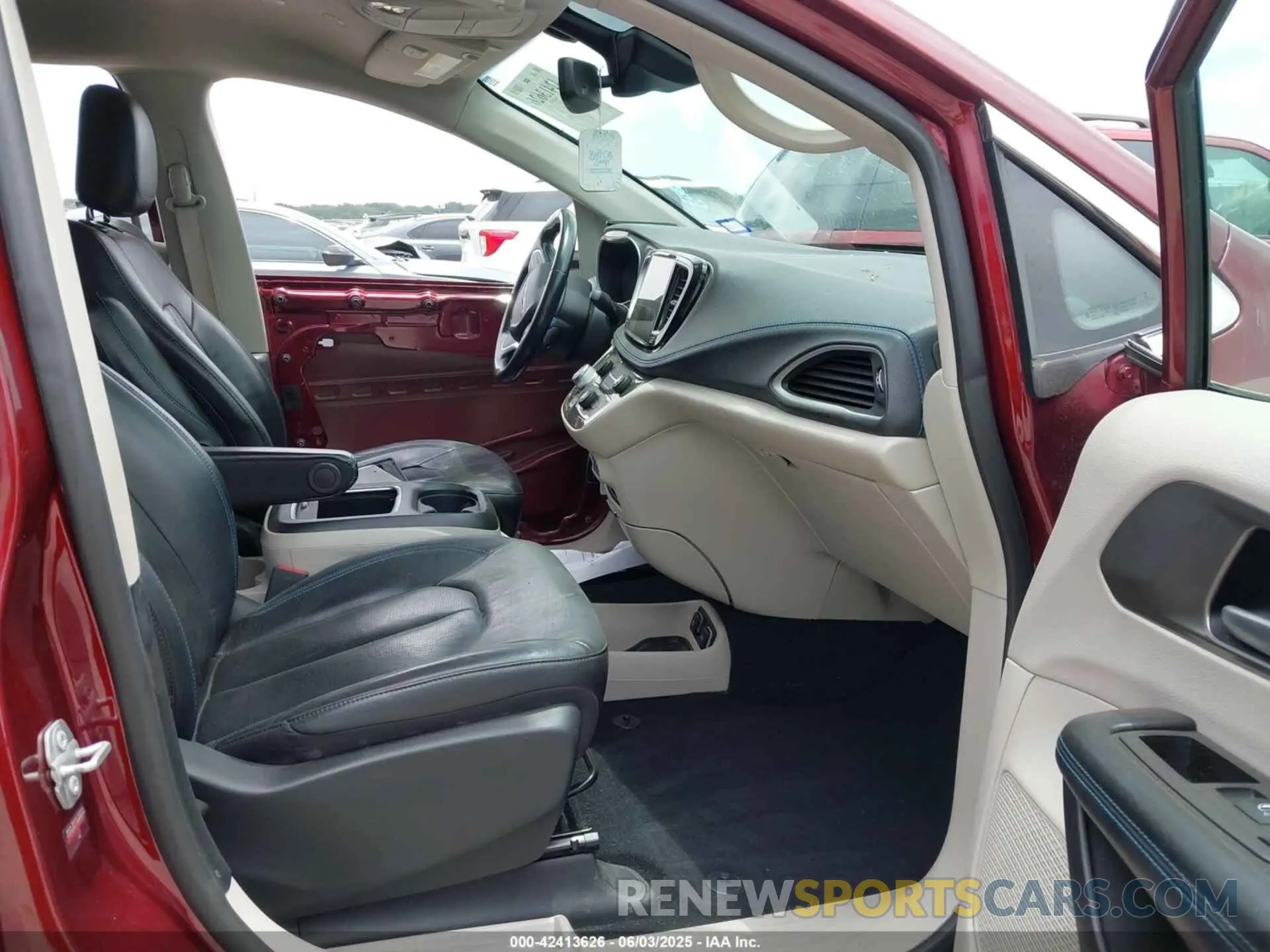 5 Photograph of a damaged car 2C4RC1BG8MR547060 CHRYSLER PACIFICA 2021