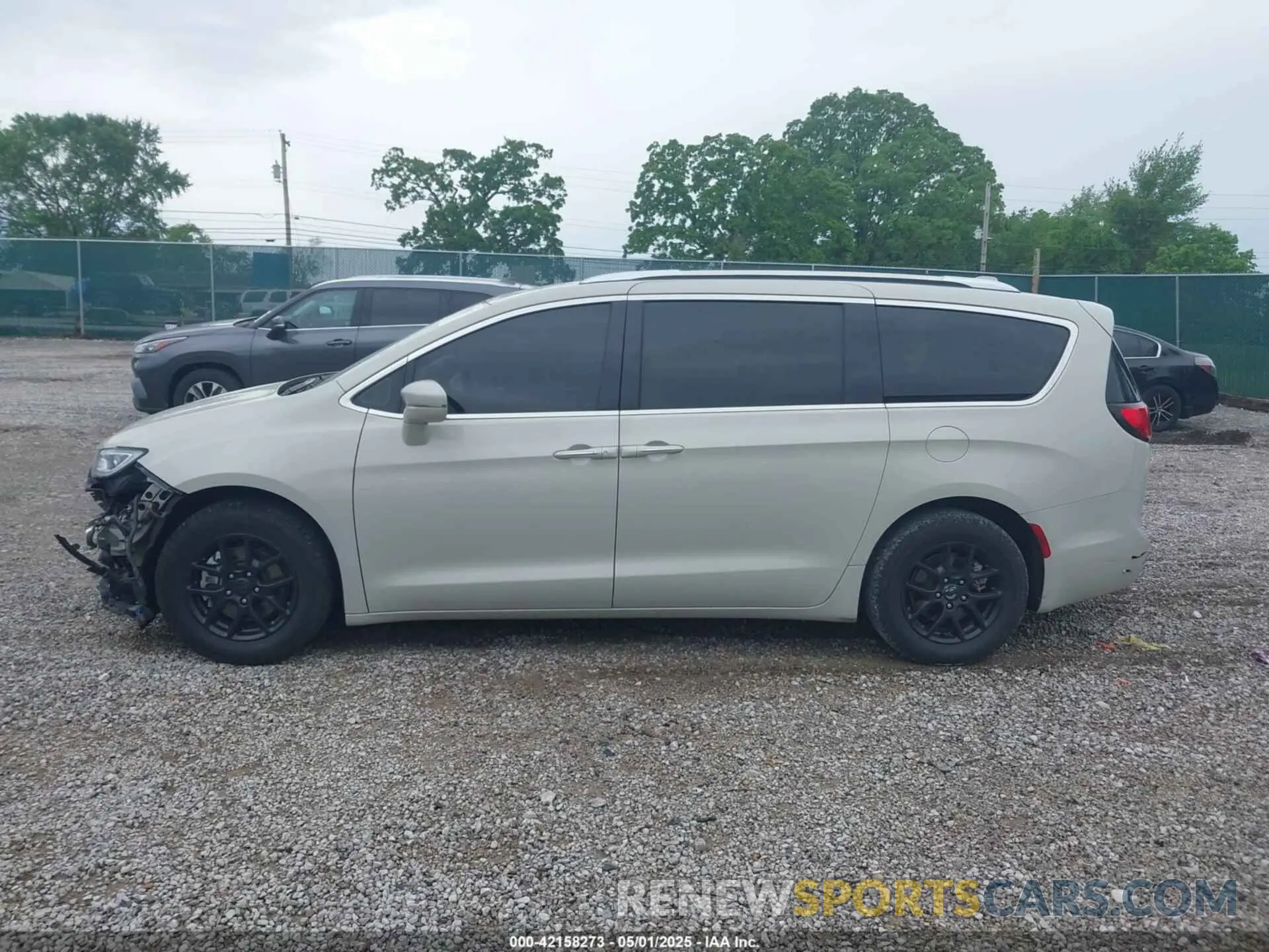14 Photograph of a damaged car 2C4RC1BG8MR590961 CHRYSLER PACIFICA 2021