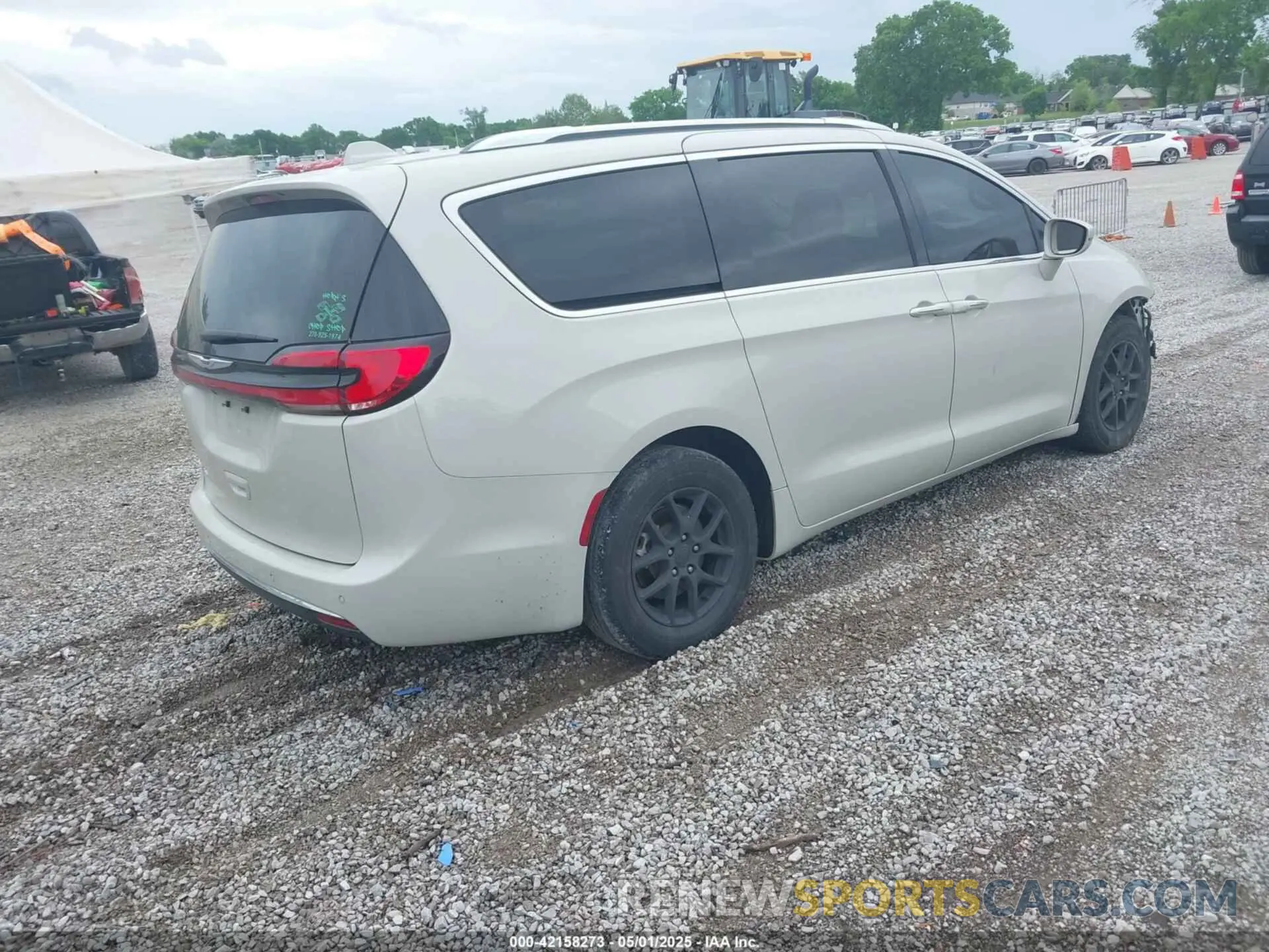 4 Photograph of a damaged car 2C4RC1BG8MR590961 CHRYSLER PACIFICA 2021